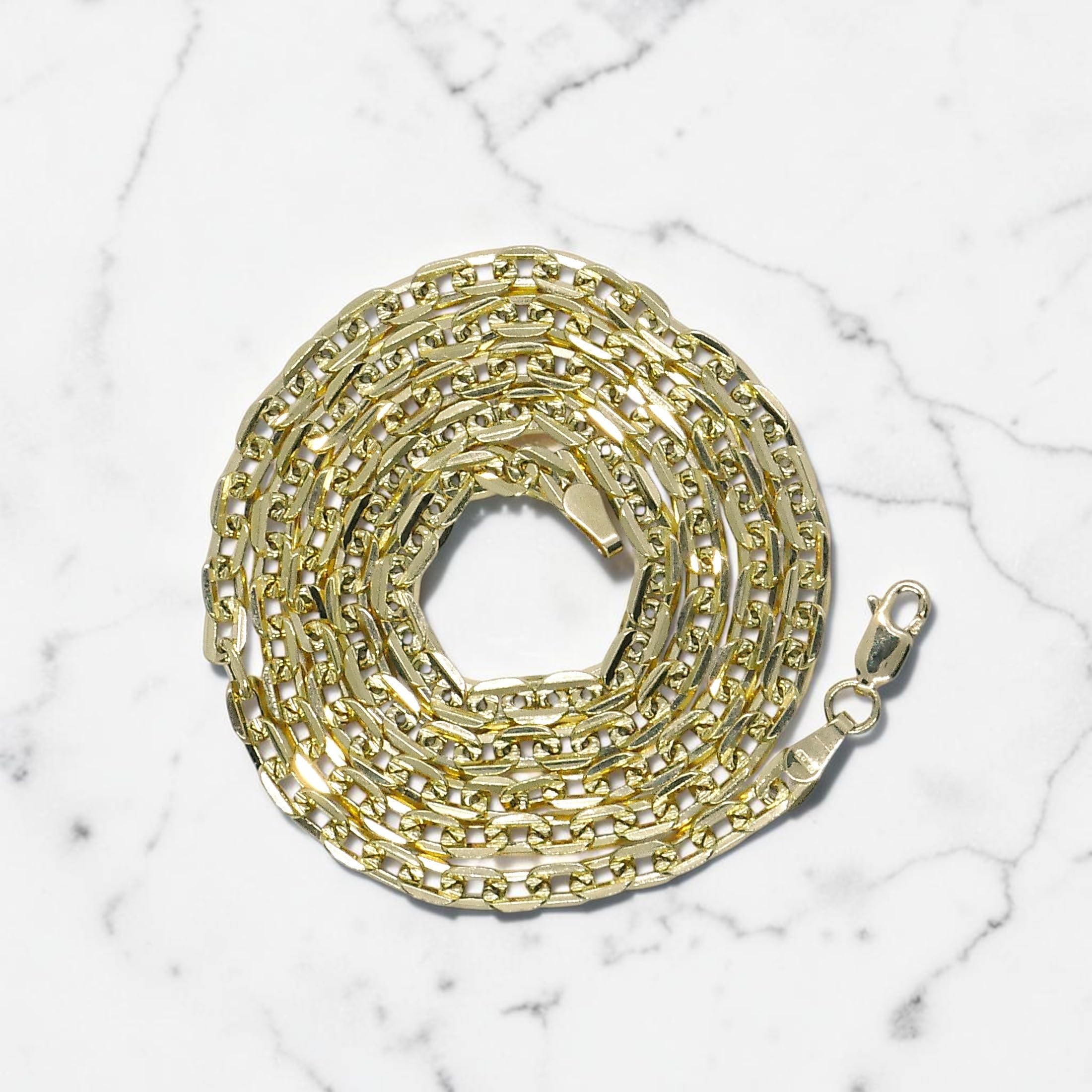 Never Say Never Cadena de oro amarillo de 18k para hombre con eslabones cuadrados planos de 4 mm y 60 cm de largo. Elegante, brillante y versátil