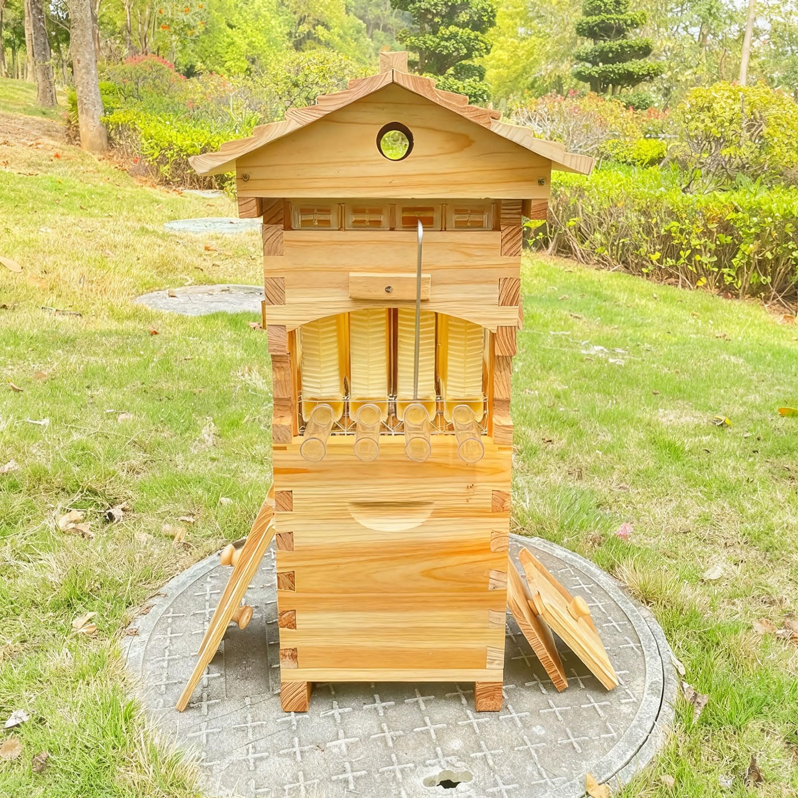 Professioneller Bienenstock mit selbstfließender Honigsammlung und belüftetem Design, ideal für Imker im Hinterhof, um Bienen zu überwachen und Honig sicher und einfach zu ernten