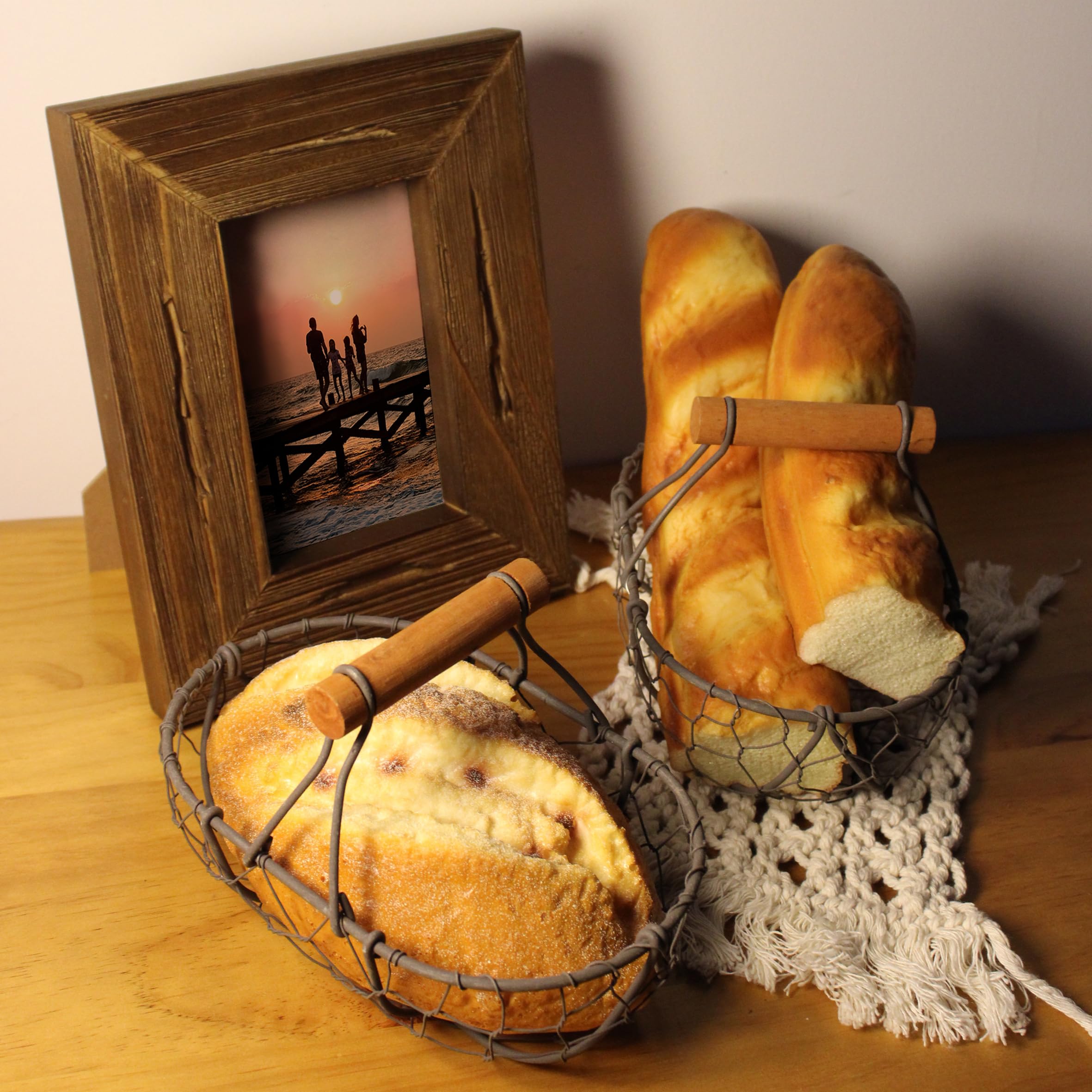CVHOMEDECO. Cestas ovaladas para huevos de alambre de gallinero Cestas de recolección de óxido con asa de madera Cestas de almacenaje de estilo country vintage. Juego de 2