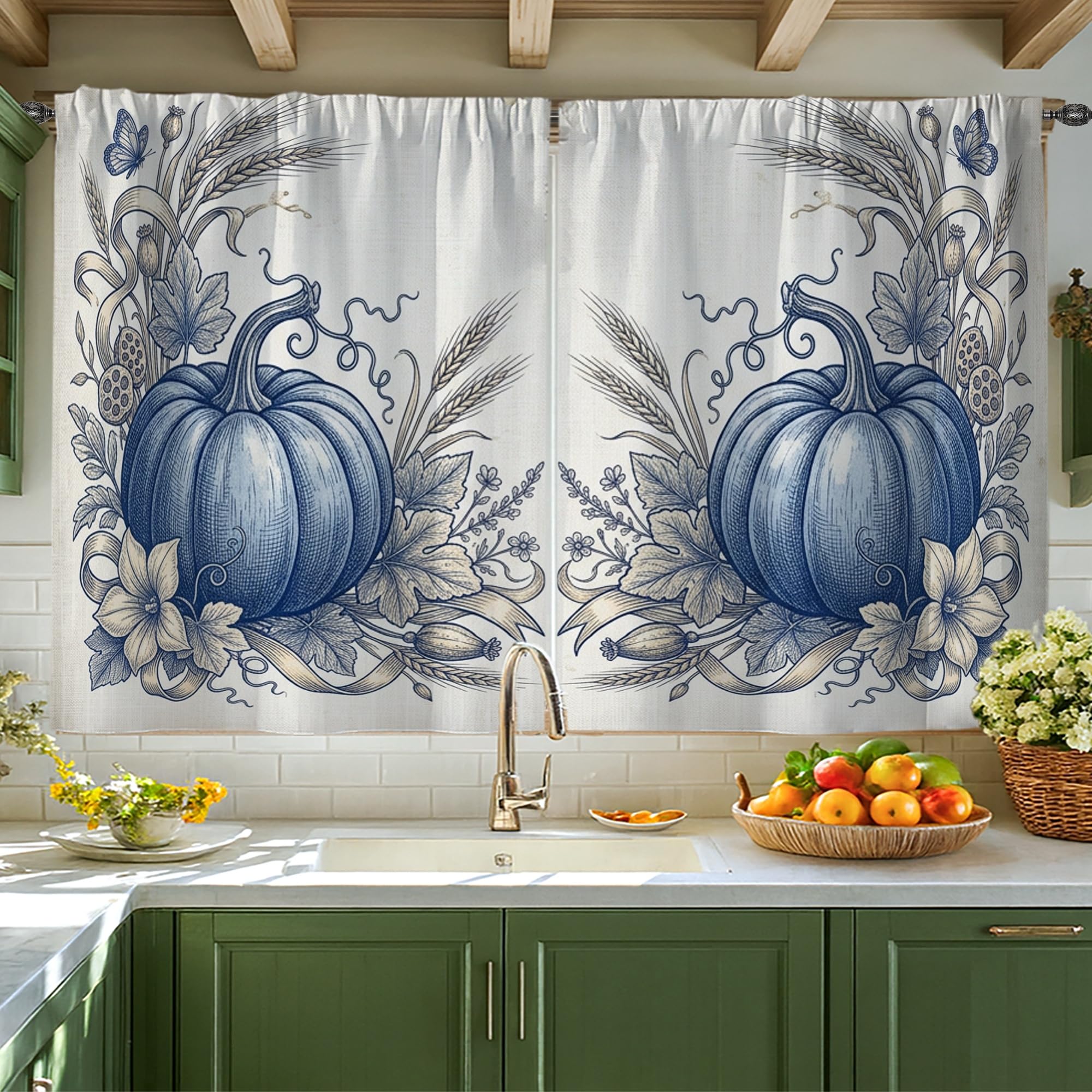 Rideaux café passe-tringle bleu automne pour tamiser la lumière de la cuisine et de l'évier