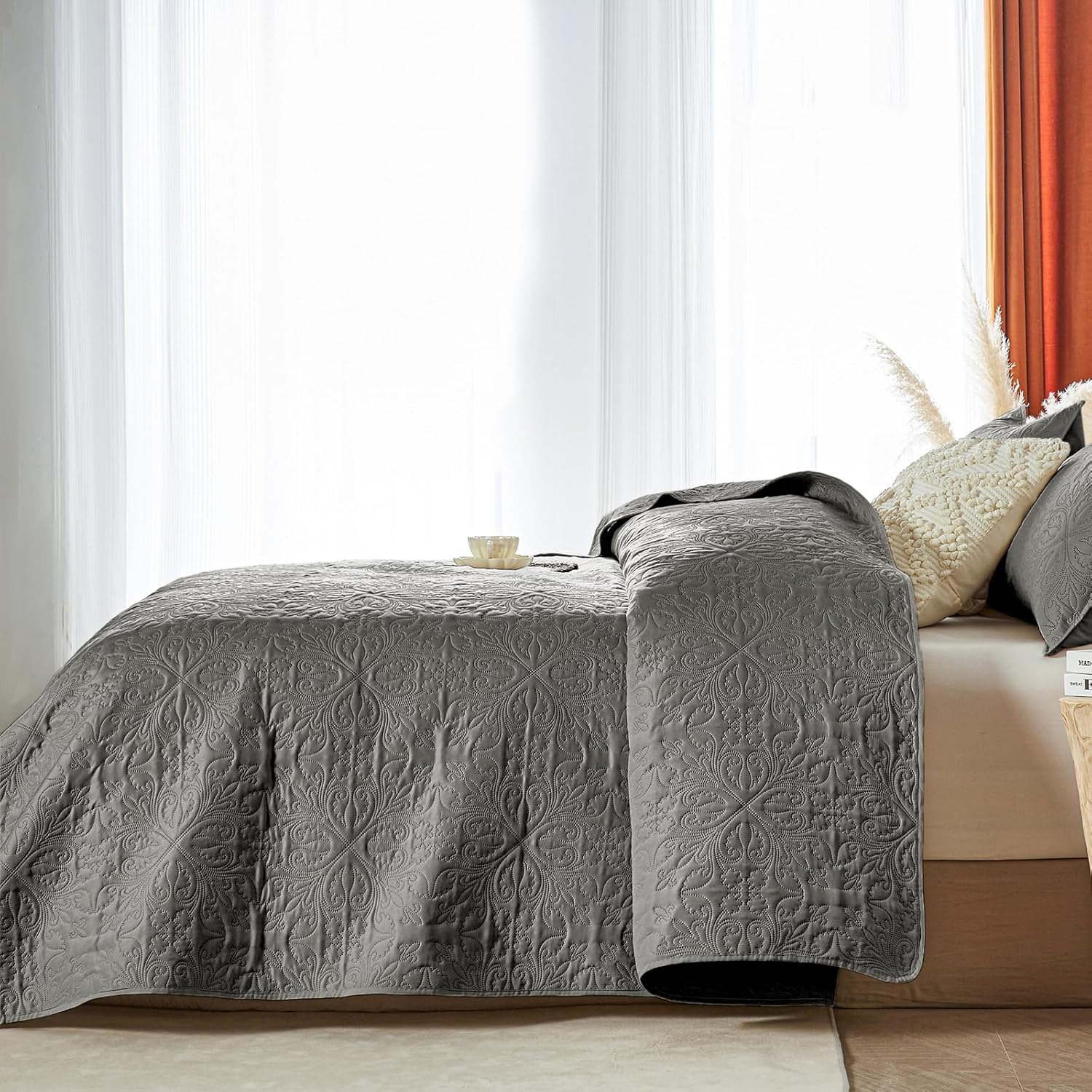 akkialla Full Queen Quilt Bedding Set for All Seasons,Lightweight Dark Grey Bedspreads Queen Size,Modern Style Microfiber Soft Floral Pattern Coverlet Set(1 Quilt,2 Pillow Shams)