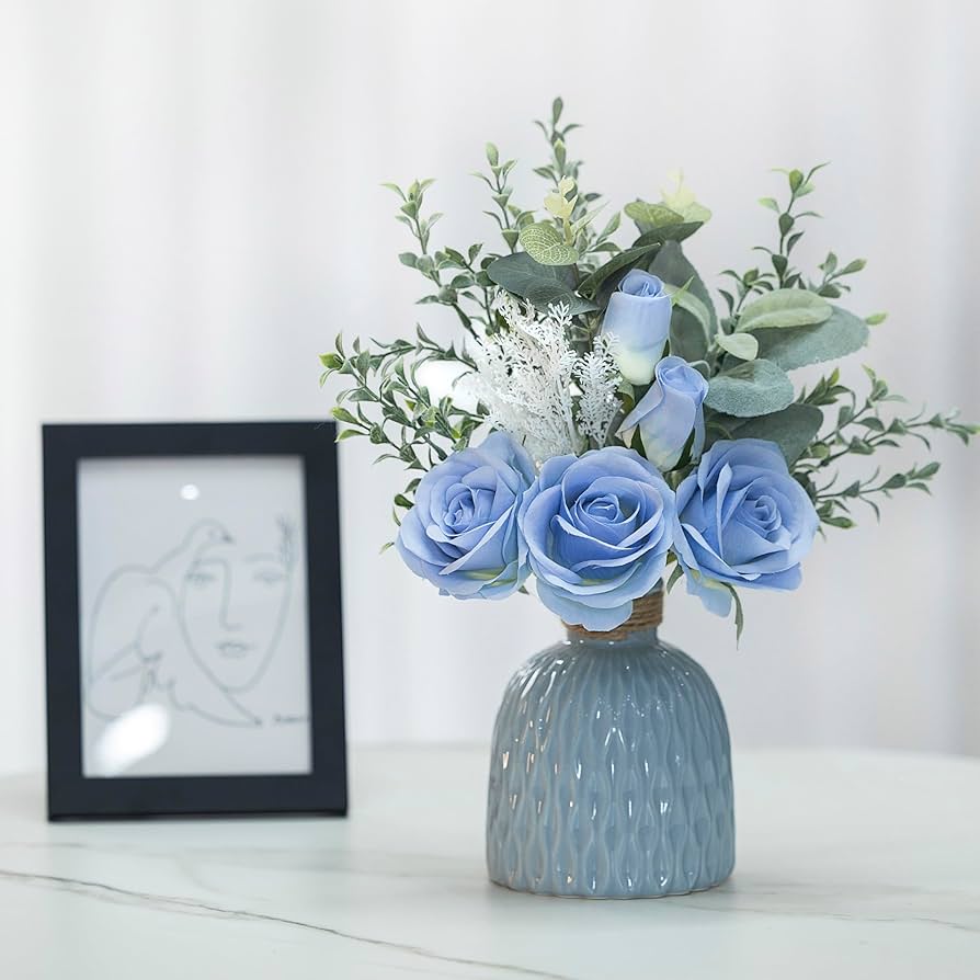 Amazon｜MOOMASSの花瓶付き造花、花瓶に入った青いバラの