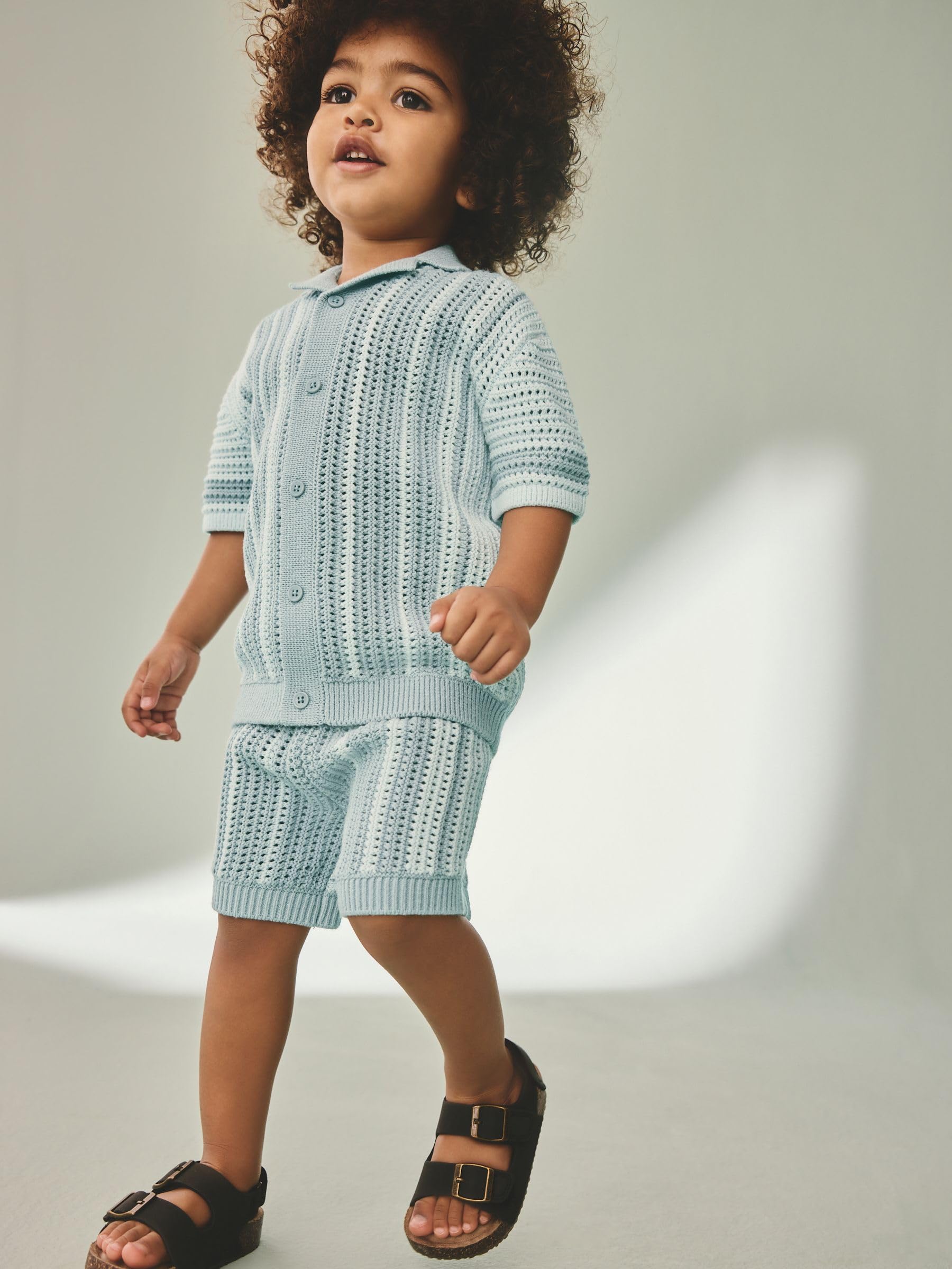 NEXT Jungen Standard Kurzarm-Hemd mit Häkel- + Strickdetails und Shorts 62-140