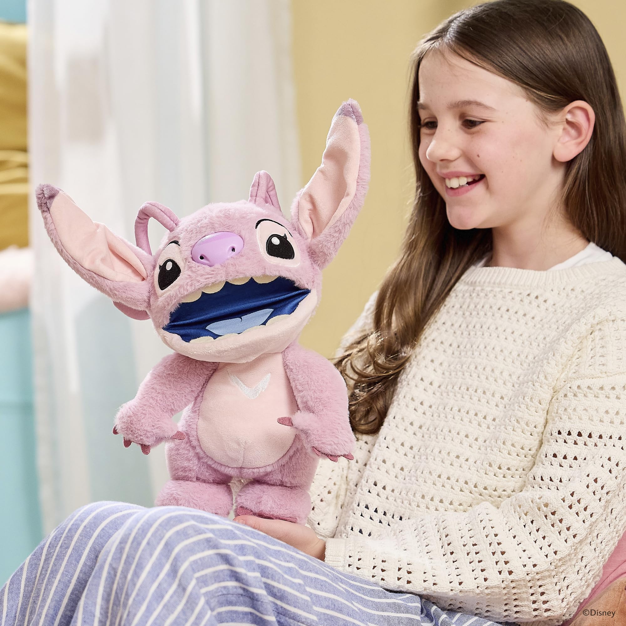 Wow! Stuff Disney Chatty Angel Deluxe Puppetronic, Interaktive Animatronik Puppe mit über 50 Sounds, spricht und bewegt Sich, Größe ca. 30 cm, für Kinder und Erwachsene, Violett