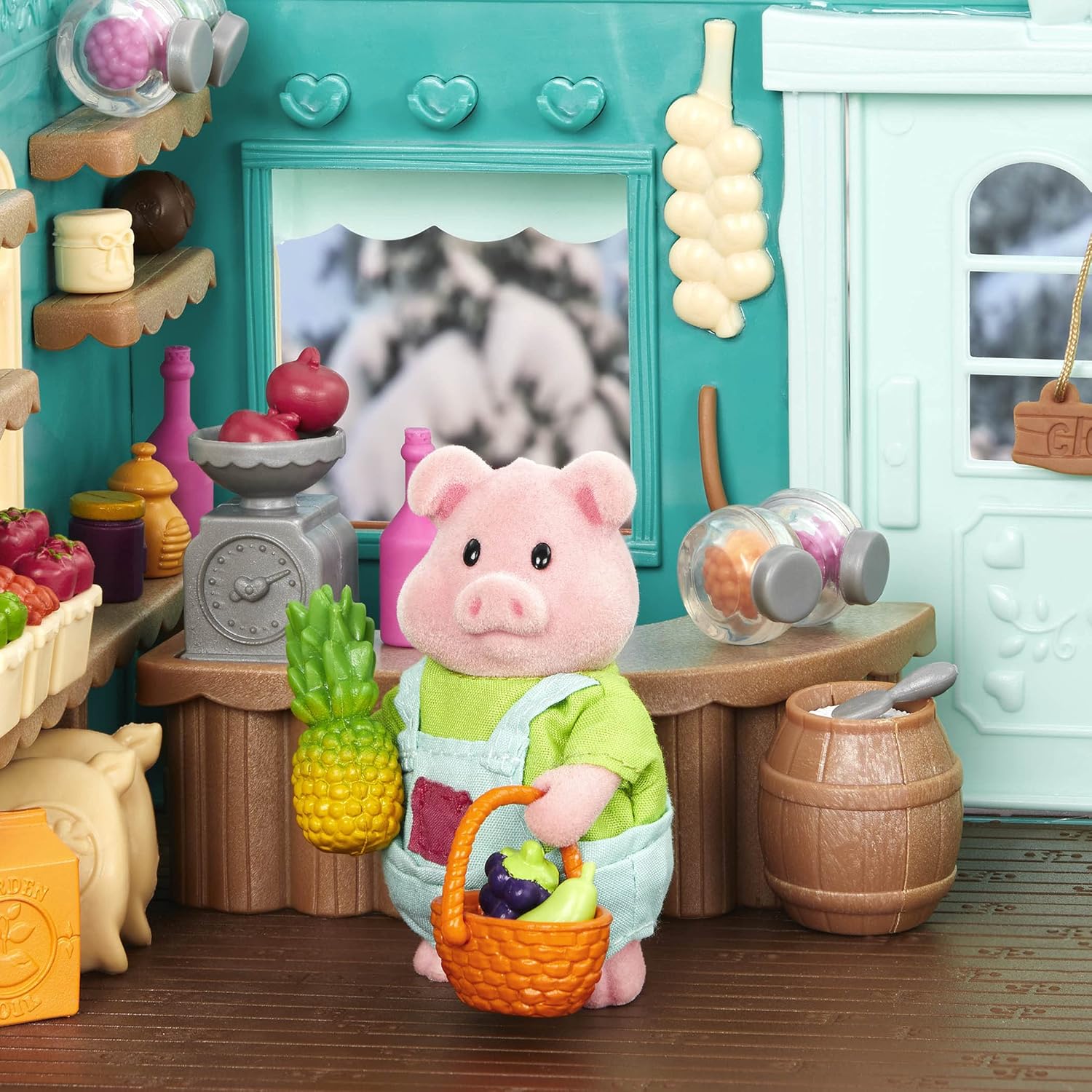 Li'l Woodzeez - The Curlicue Pigs - Animal Figurine Playset - Pig Family with Storybook - Changeable Clothes - Family Toy & Books - Kids 3 Years +