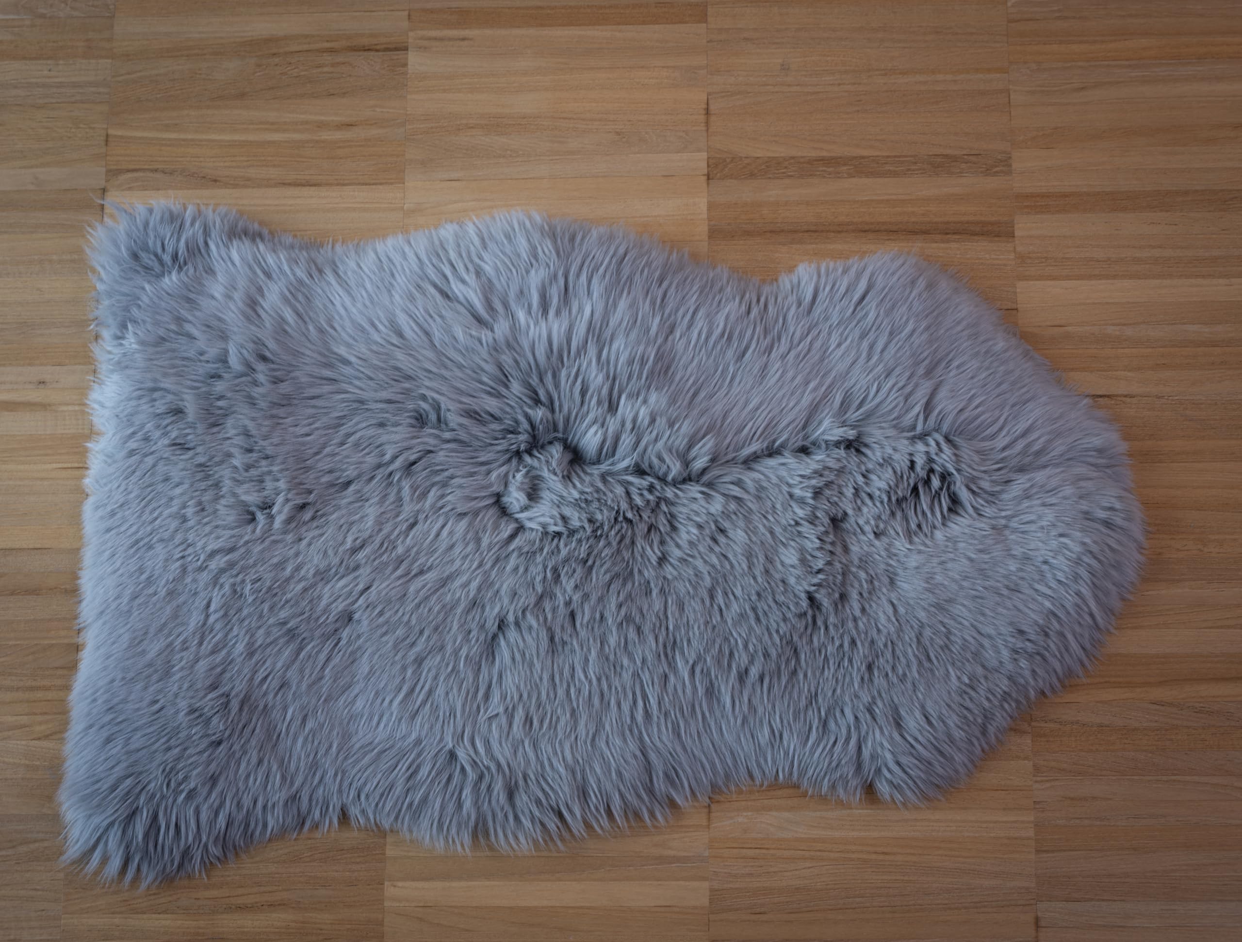IPEA Lammfell Farbe Grau - Teppich aus echtem Schaffell - Made in Italy - 100/110 cm - Natürliche Lammfell Teppich Wohnzimmer - Weiches und Dickes Fell - Deko Fell Schlafzimmer