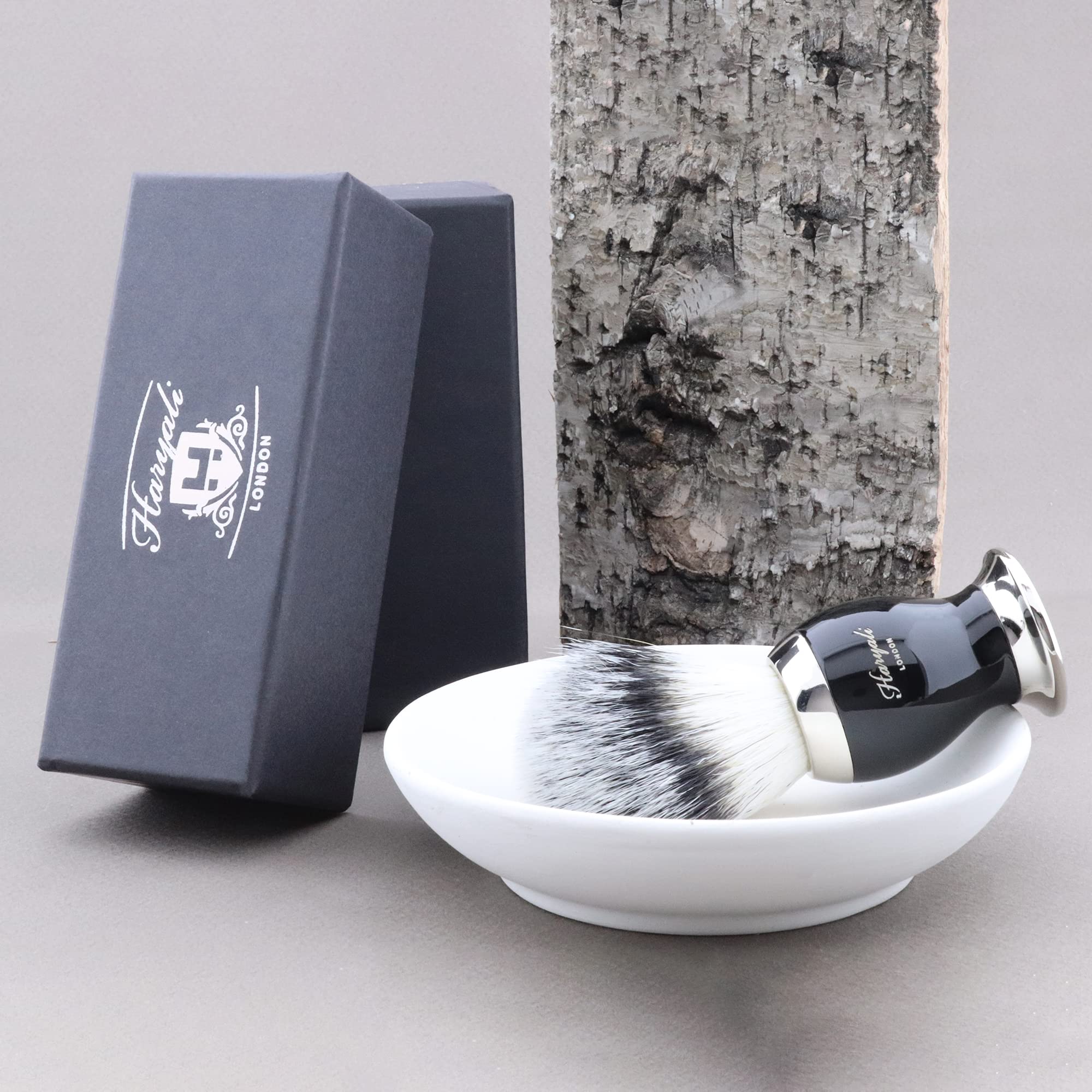 Haryali London Blaireau de rasage, blaireau classique pour homme, poils de blaireau à pointe argentée avec manche en laiton et argent, parfait pour tous les types de peau