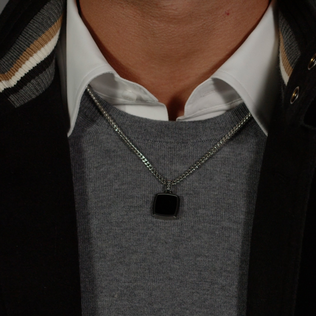 Goud vergulde ketting met zwarte Onyx hoorn hanger | Sieraden met Onyx