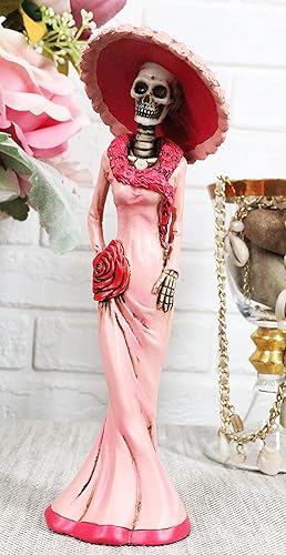 Miniatura 5 de Ebros Gift Día de los Muertos DOD Esqueleto Lady Rosa con vestido de cóctel rosa y rojo, figura de 8.25 pulgadas de alto, flor de rosa de azúcar,