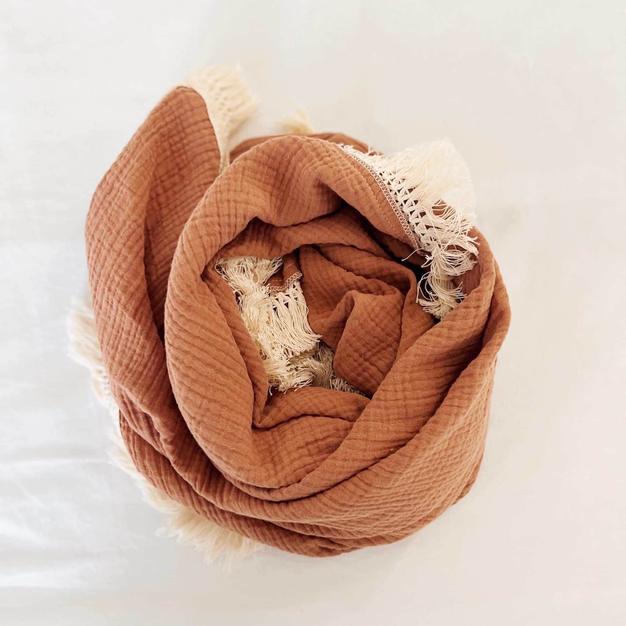 Manta de muselina de algodón para bebés con flecos, borlas bohemias bohemias, decoración de guardería, abrigo unisex para niños o niñas, uso como manta o mantas con flecos de enfermería (Rust)