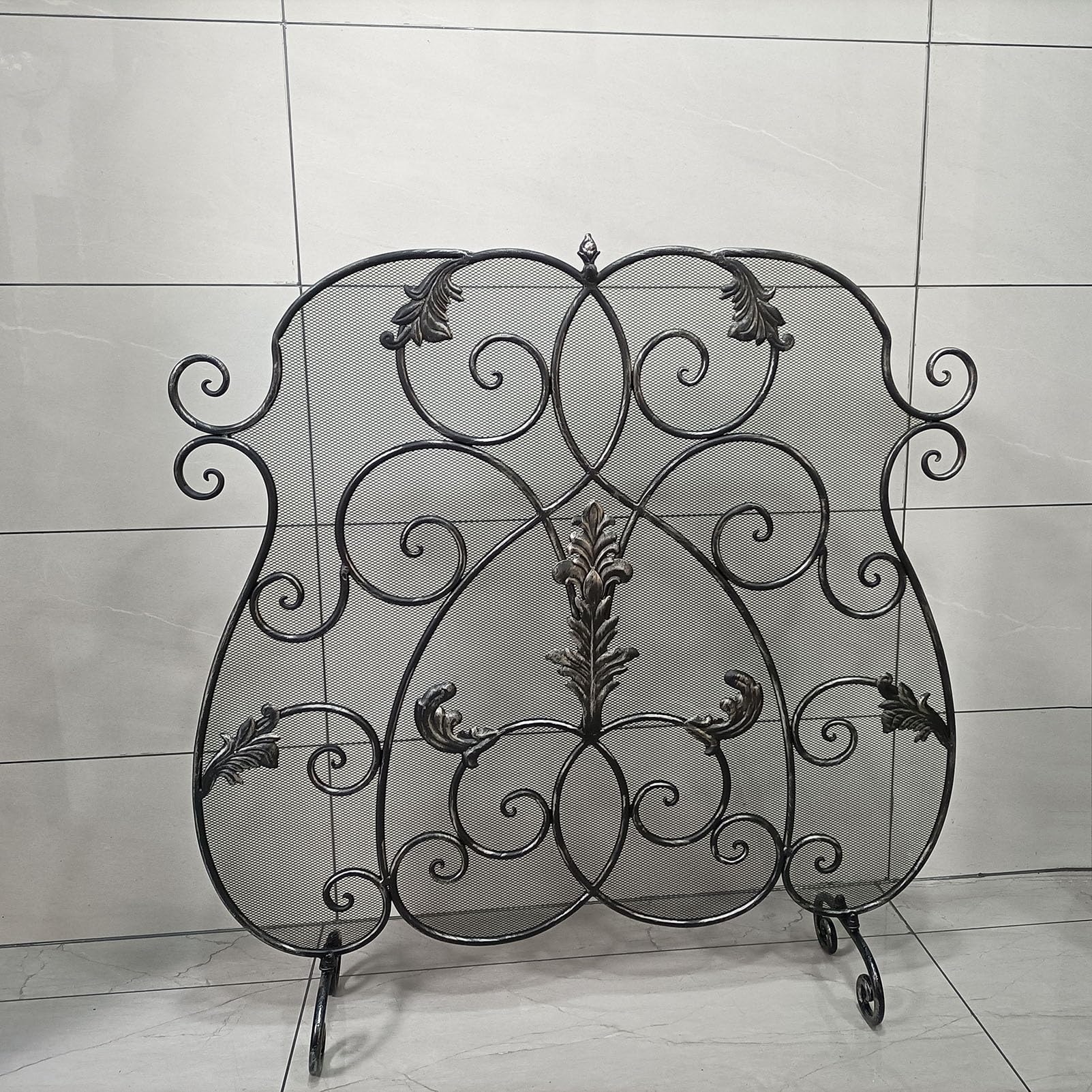 Ochrona kominka, elegancka, wolnostojąca ochrona kominka, czarna, wytrzymała, z kutego żelaza, z solidną osłoną z siatki