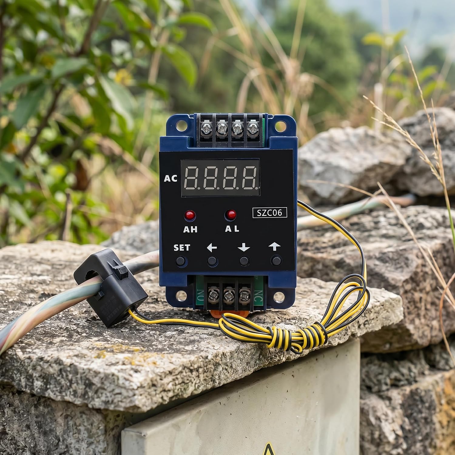 Digital AC Ammeter, Professional 0.3‑50A Range with Relay Alarm Output Real Time Current Monitoring for Electrical Circuit Measurement DC8‑35V Power Supply