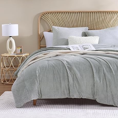 Super Soft and Fluffy Reversible Fleece Twin Comforter Set