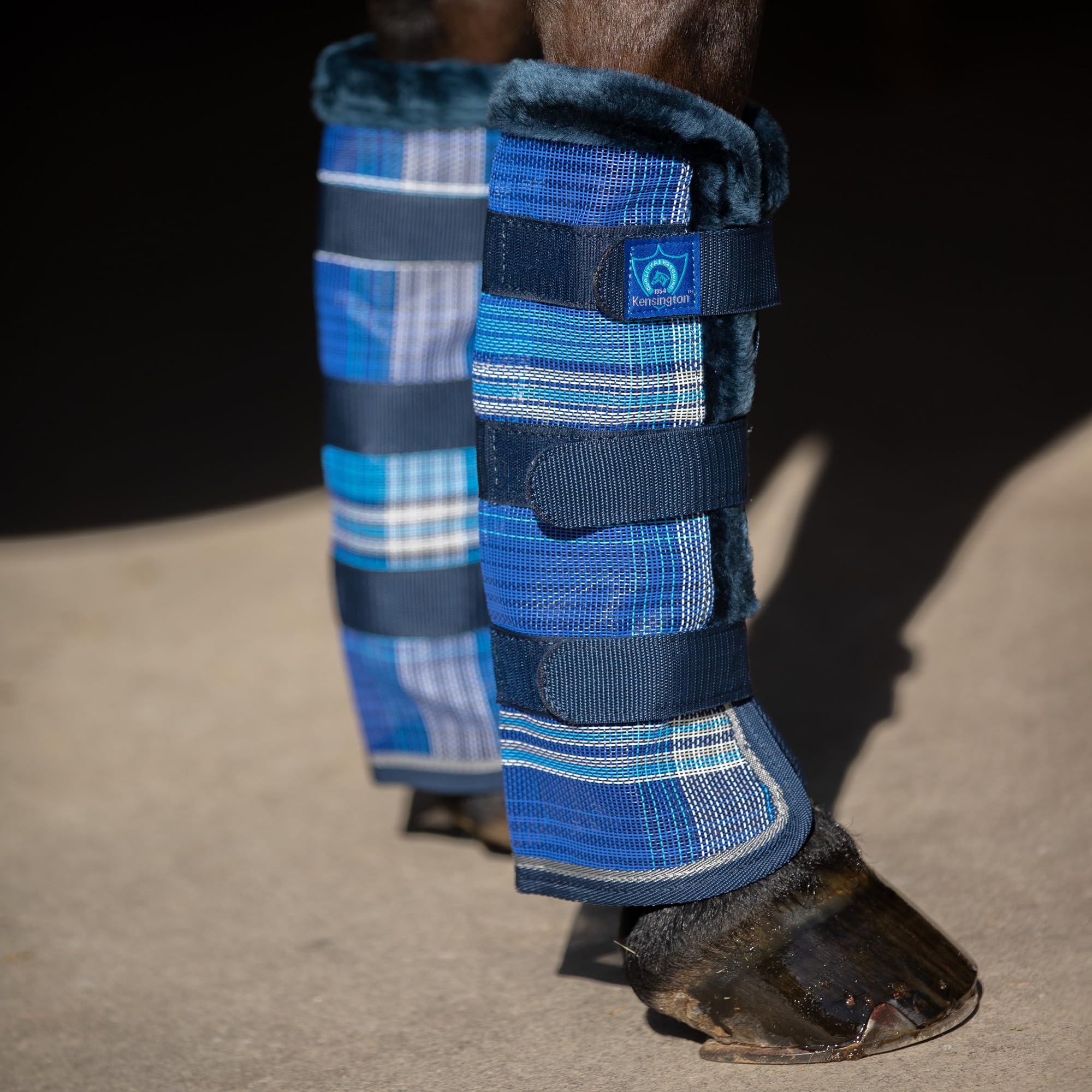 Kensington Botas de mosca para caballo, con ribete de forro polar, tecnología Stay-Up, protección contra picaduras de insectos y rayos UV, se venden en pares (2 botas), tamaño grande, color azul