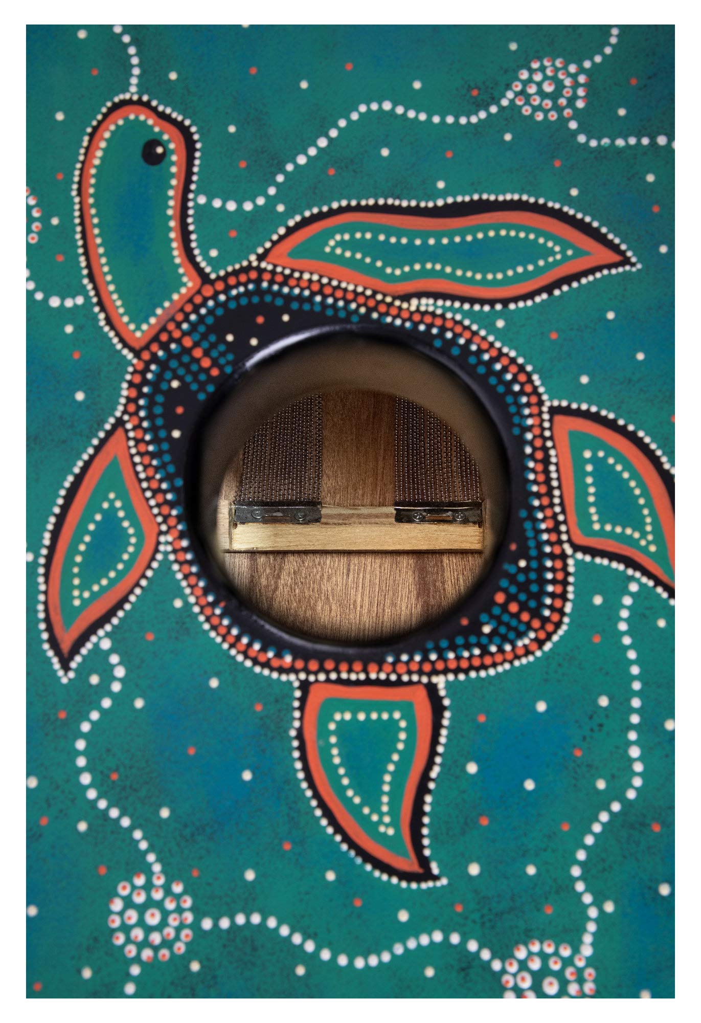 XDrum Design Series Cajon “Turtle” - Cajon da designer dipinta a mano con tartarughe in Dot Art - Porta bassi integrato - Corpo in HPL (High Pressure Laminate) - Snare fissa installata