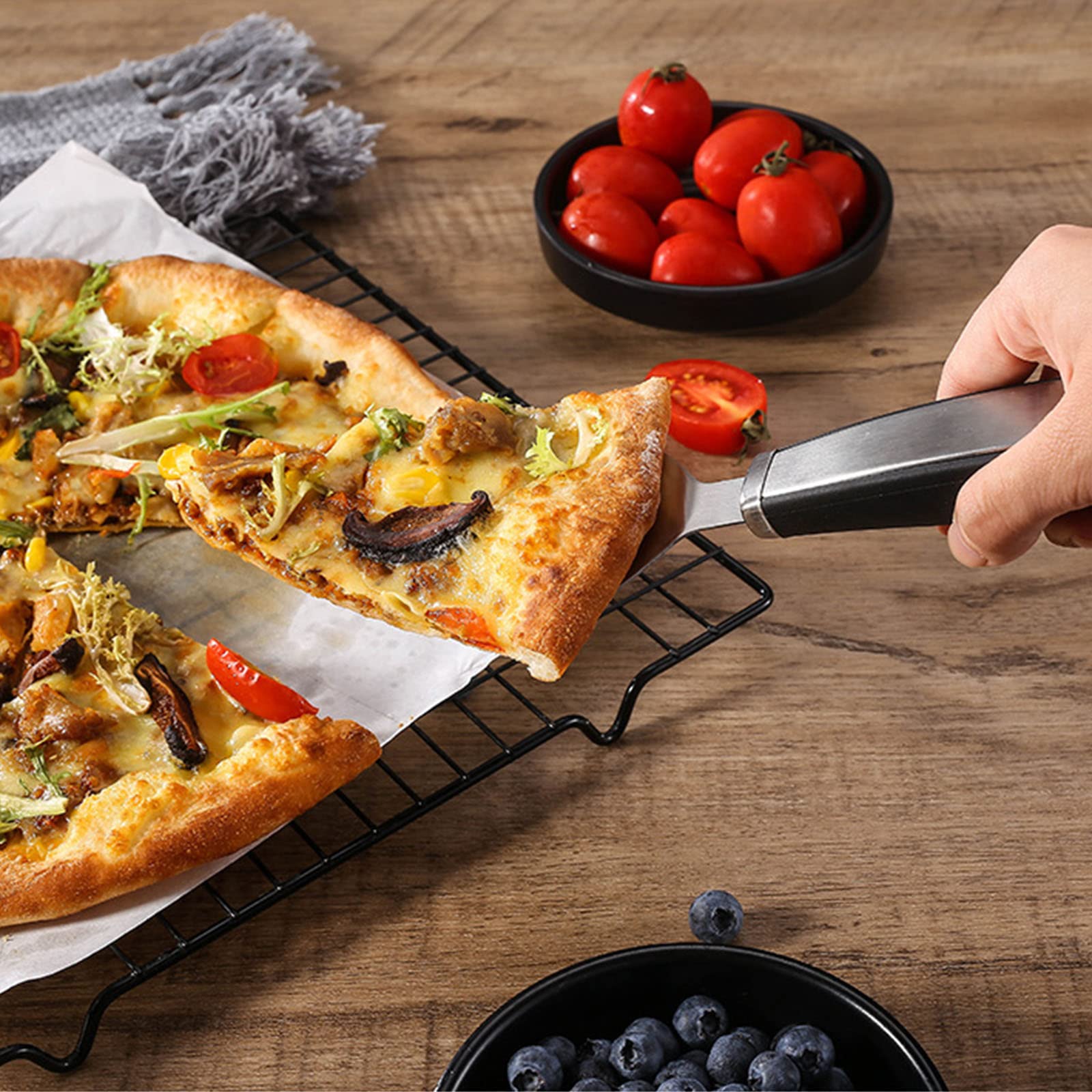 AKAZI Juego de Pala de Pizza con Rodillo de Acero Inoxidable de Dos Asas Pala de Pizza Circular de una Sola Rueda Utensilios de Cocina, Plata (A)