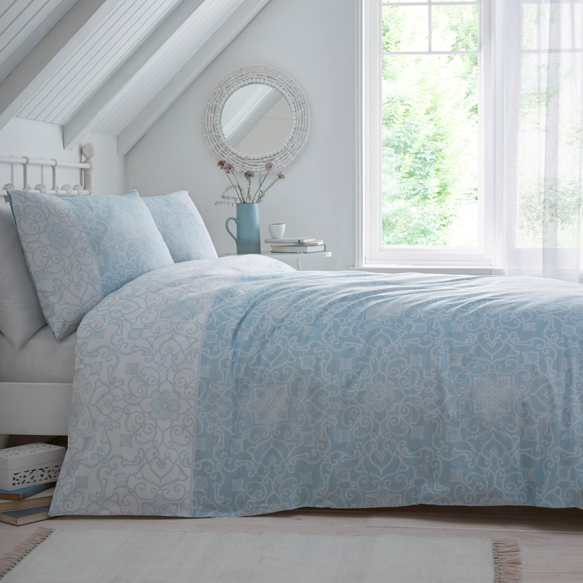 Dreams & Drapes Design - Frampton - Reversible Duvet Cover Set - Single in Blue
