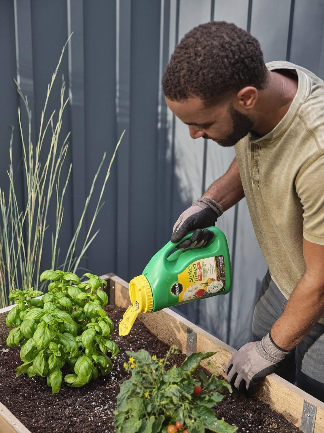 Miracle-Gro 2.04kg Shake n Feed All Purpose Plant Fertilizer