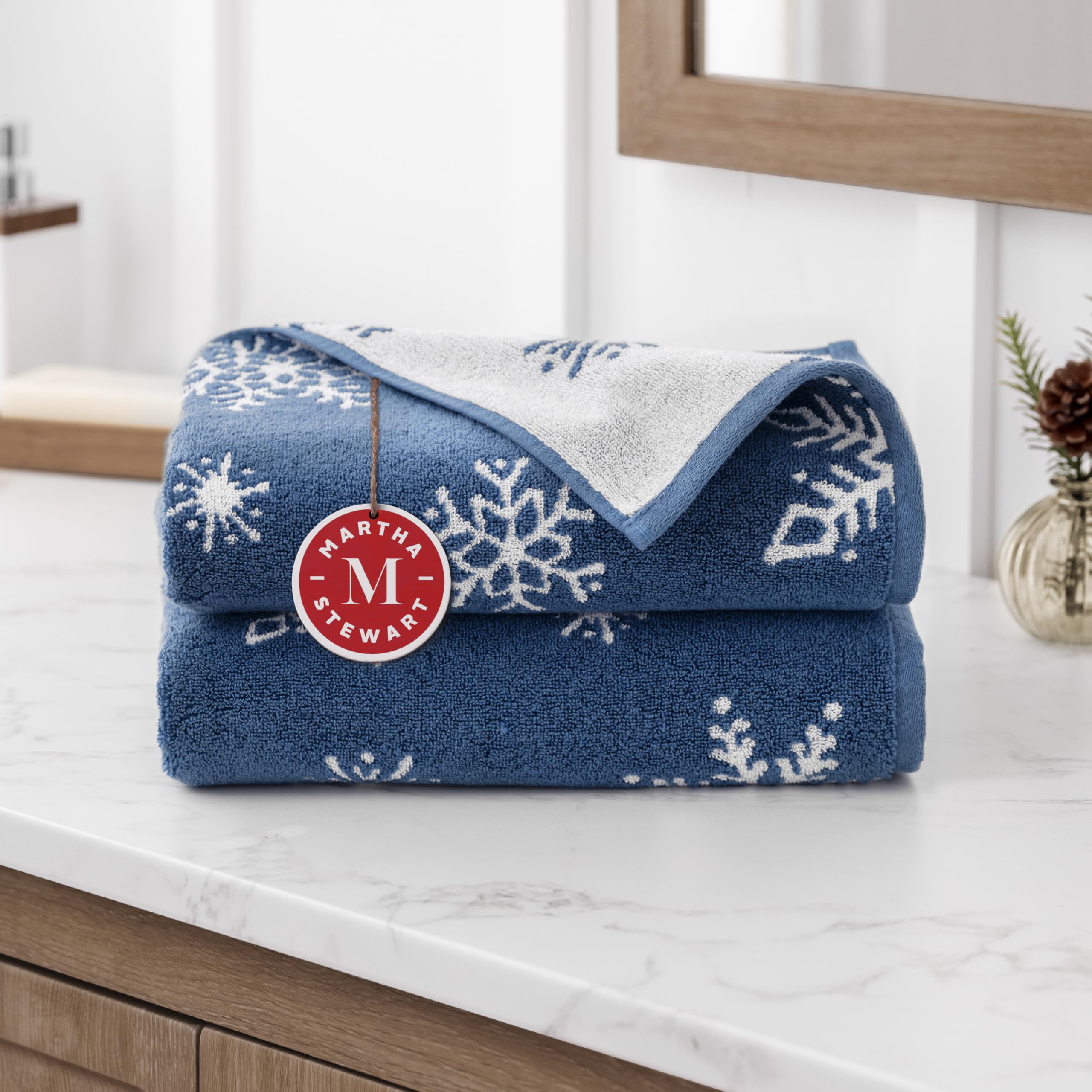 Martha Stewart Flurries Traditional Winter Snowflake Holiday Jacquard 525 GSM 100 Cotton BathTowels - Set of 2 Dark