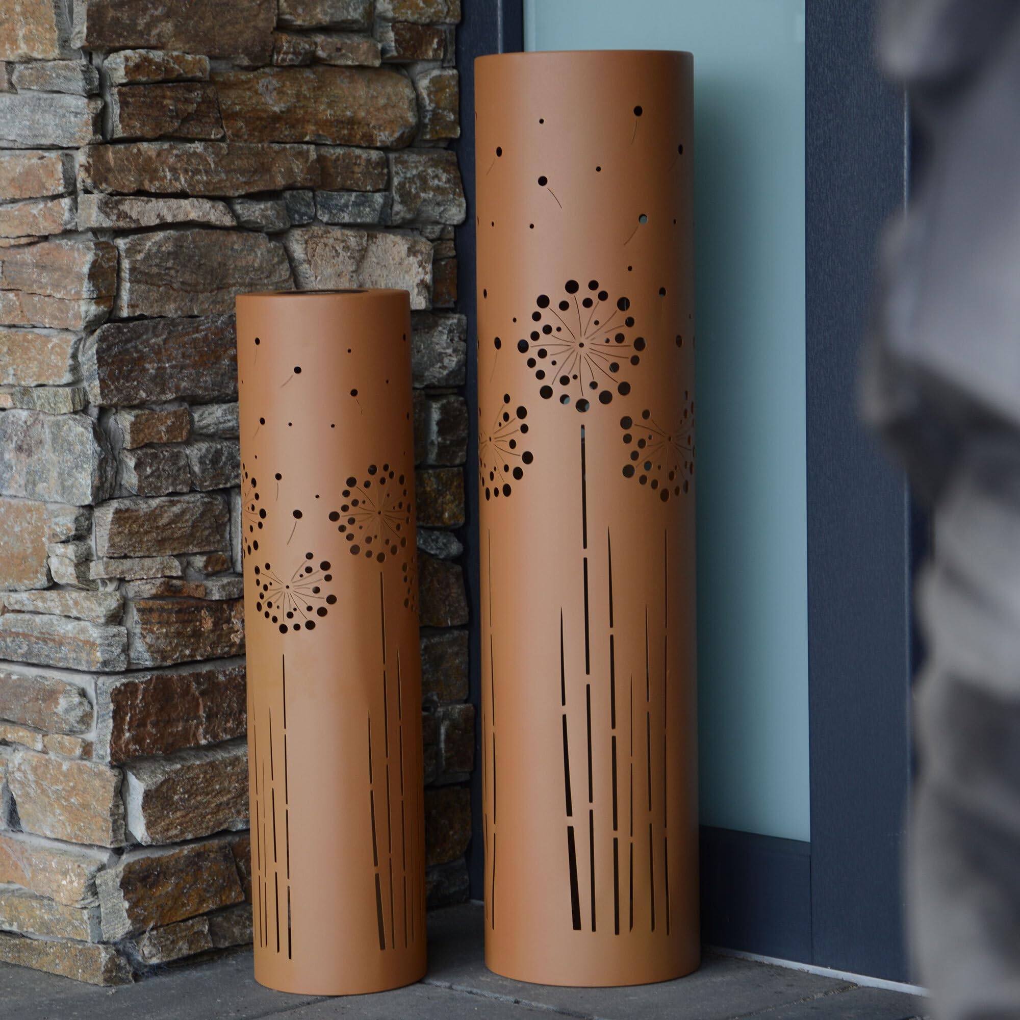 Set di 2 lampade solari UNUS per il giardino 60 cm e 80 cm, con margherita, lampade da giardino per esterni in marrone ruggine, lampada solare per esterni come illuminazione da giardino