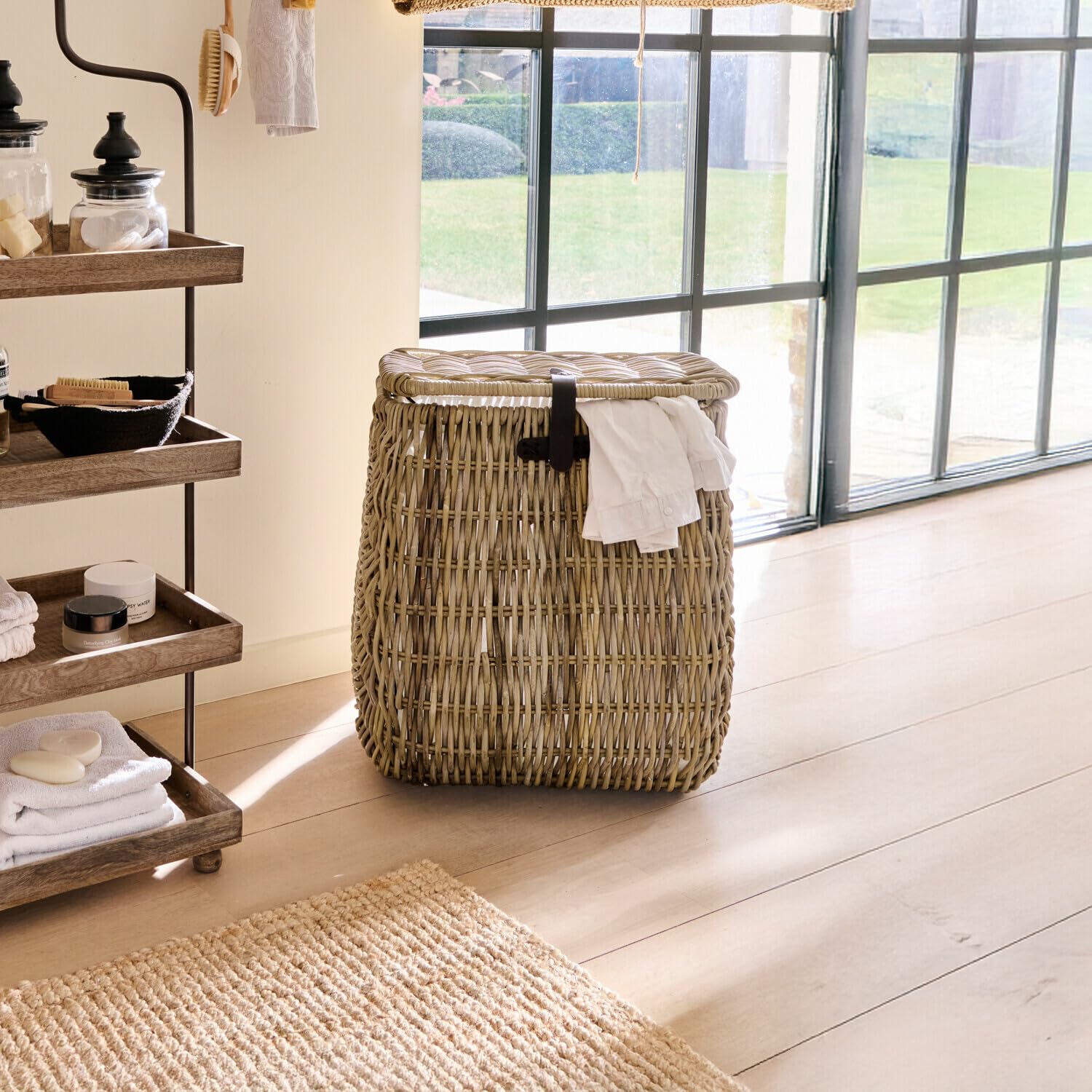 Loberon Wäschekorb Solinette, inkl. Waschbarem Stoffeinsatz, Natürliches Design, Ordnungshelfer, Aufbewahrung, Rattan, Rindsleder, Polyester, braun/Creme