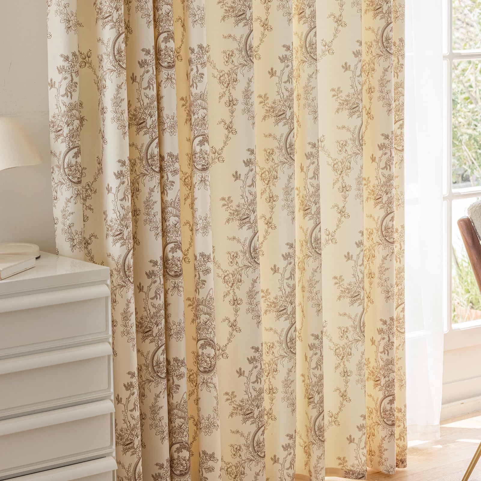 SUOUO Vintage Kaffee Toile Blumen Vorhänge H225 x B140 cm 2er-Set | lichtdurchlässig, gemustert mit Vintage-Blumen, Landhaus-Dekor, Ösen-Gardinen für Wohnzimmer, Schlafzimmer, Esszimmer