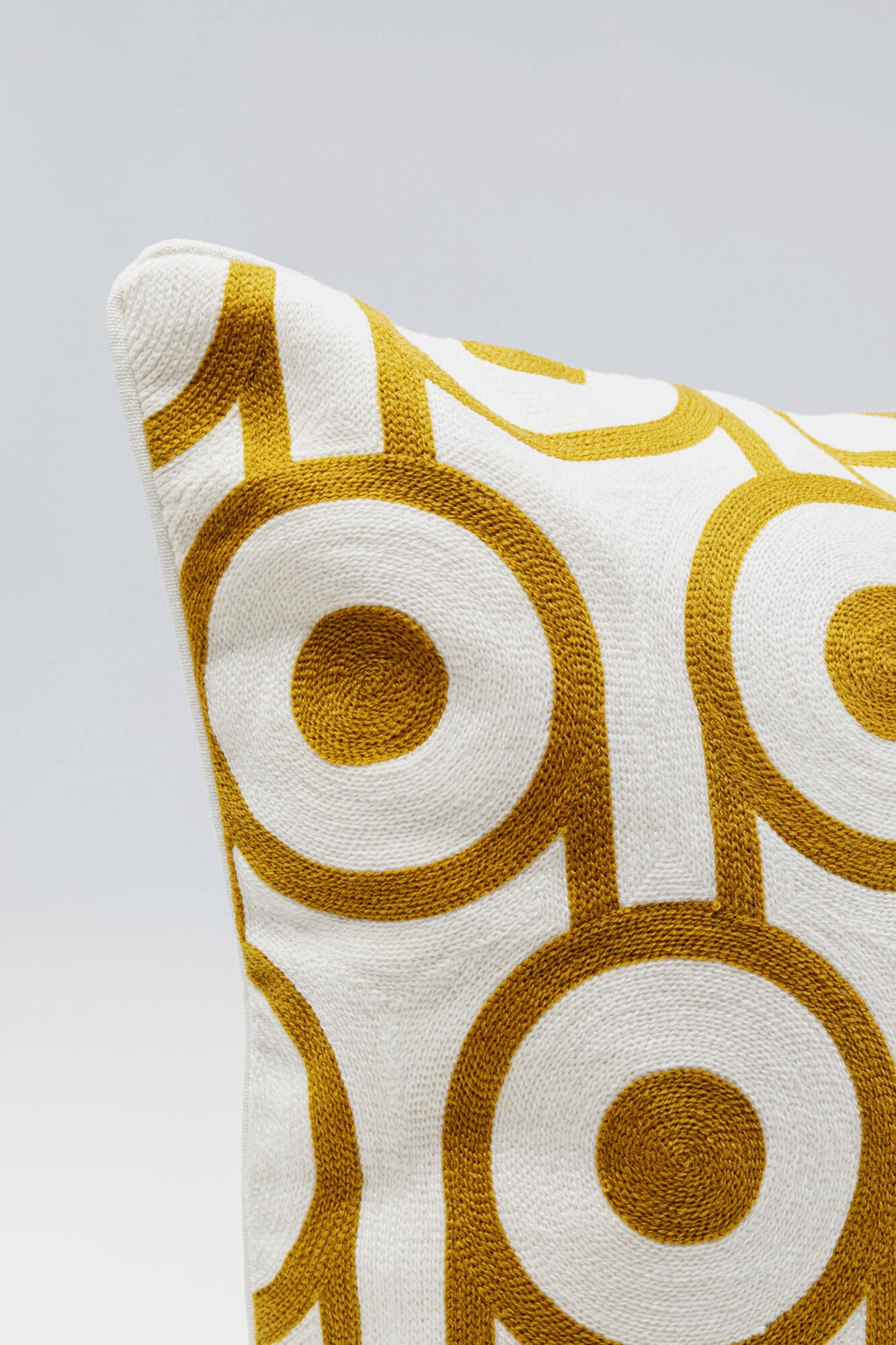 Kare Cuscino di design Catena Circle, bianco/giallo, sfoderabile con chiusura lampo, con imbottitura, motivo geometrico, intrecciato, cuscino decorativo, accessorio per la casa, 50 x 50 cm (altezza x