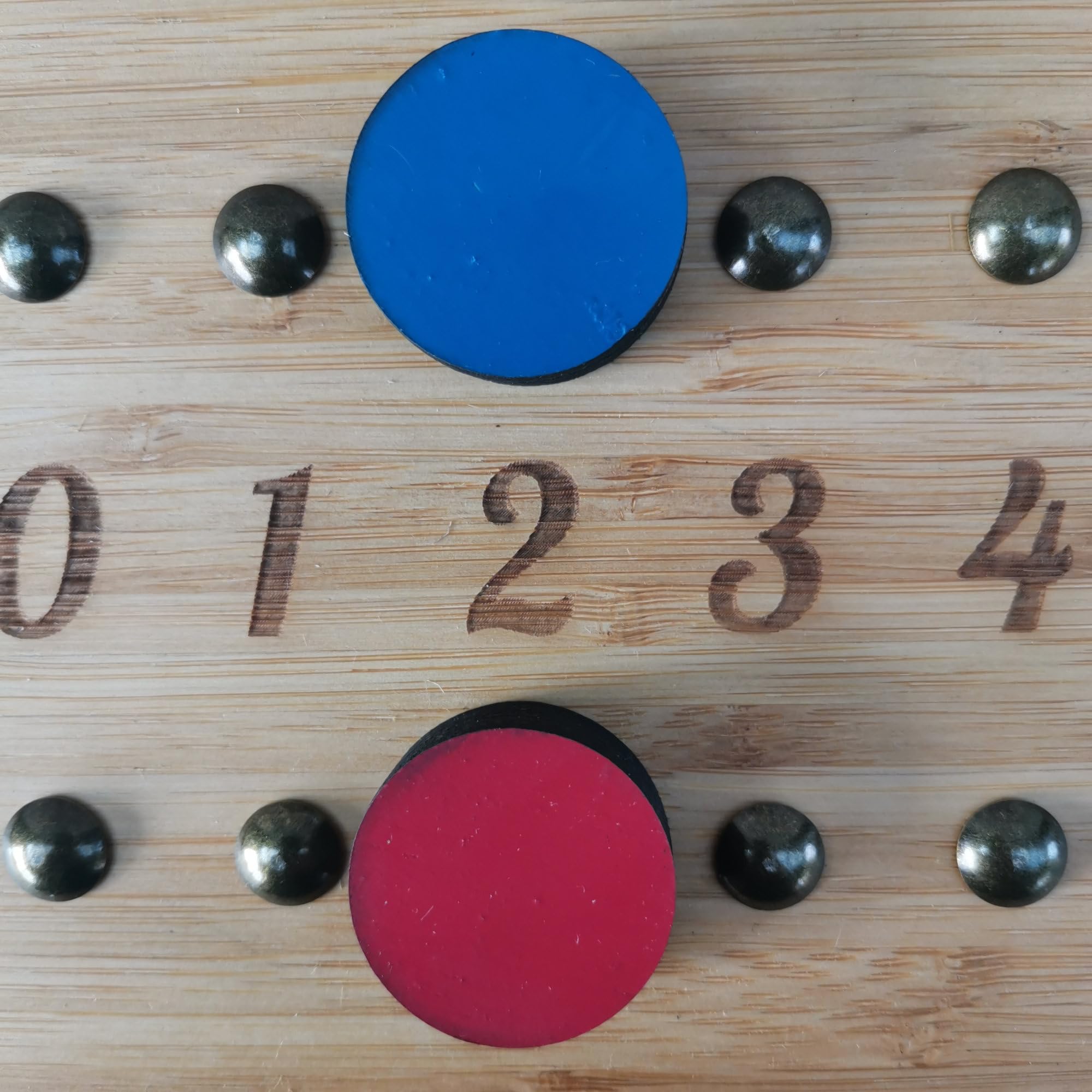 Tit'Adel Compteur de Points pour pétanque en Bois – Apéro Pétanque – Magnétique – Pose Murale ou sur Pied – Cadeau Original