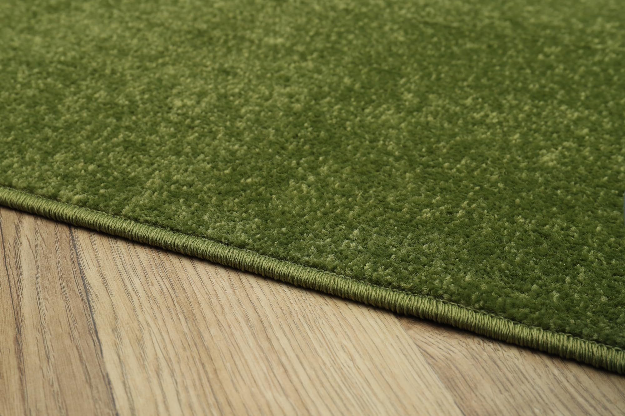 TAPISO Mono Tapis Couloir Long Tapis au Mètre Tapis de Passage Poils Ras Tapis Entrée Cuisine Évier Salon Chambre Moderne Vert Uni Résistant Extérieur Oeko-TEX 70 x 100 cm