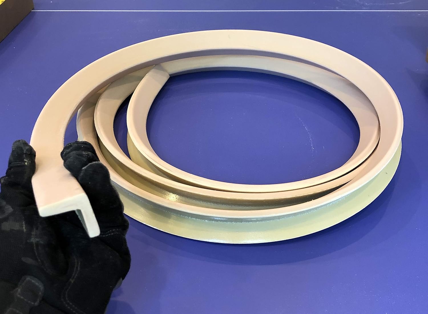 FLEXTRIM Flexible Corner Molding WM205: 1-1/8 inch x 1-1/8 inch x 144 inches Long (12 feet Long)