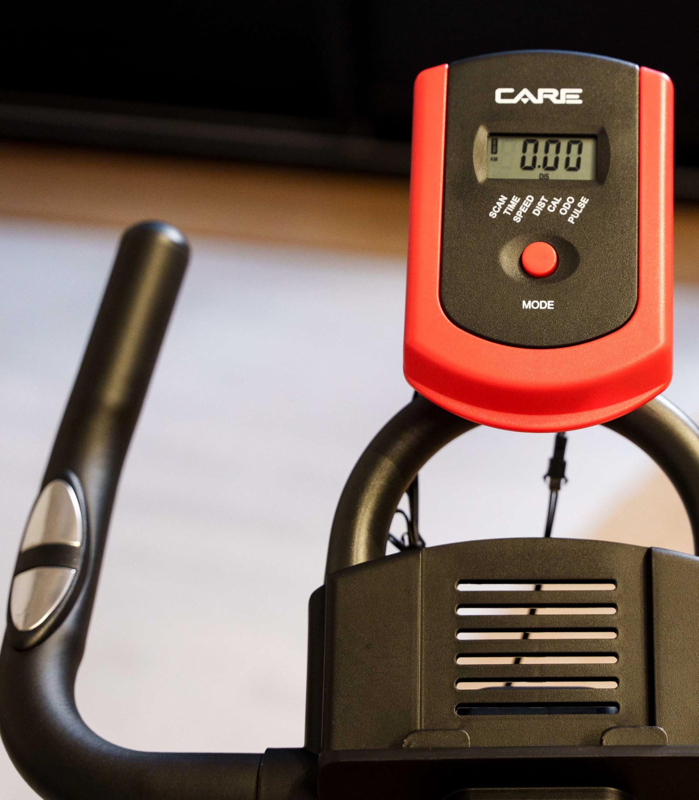 CARE FITNESS Vélo de Biking Racing 470-475 Pédales Crantées et Sanglées Selle Guidon Triathlon Réglables