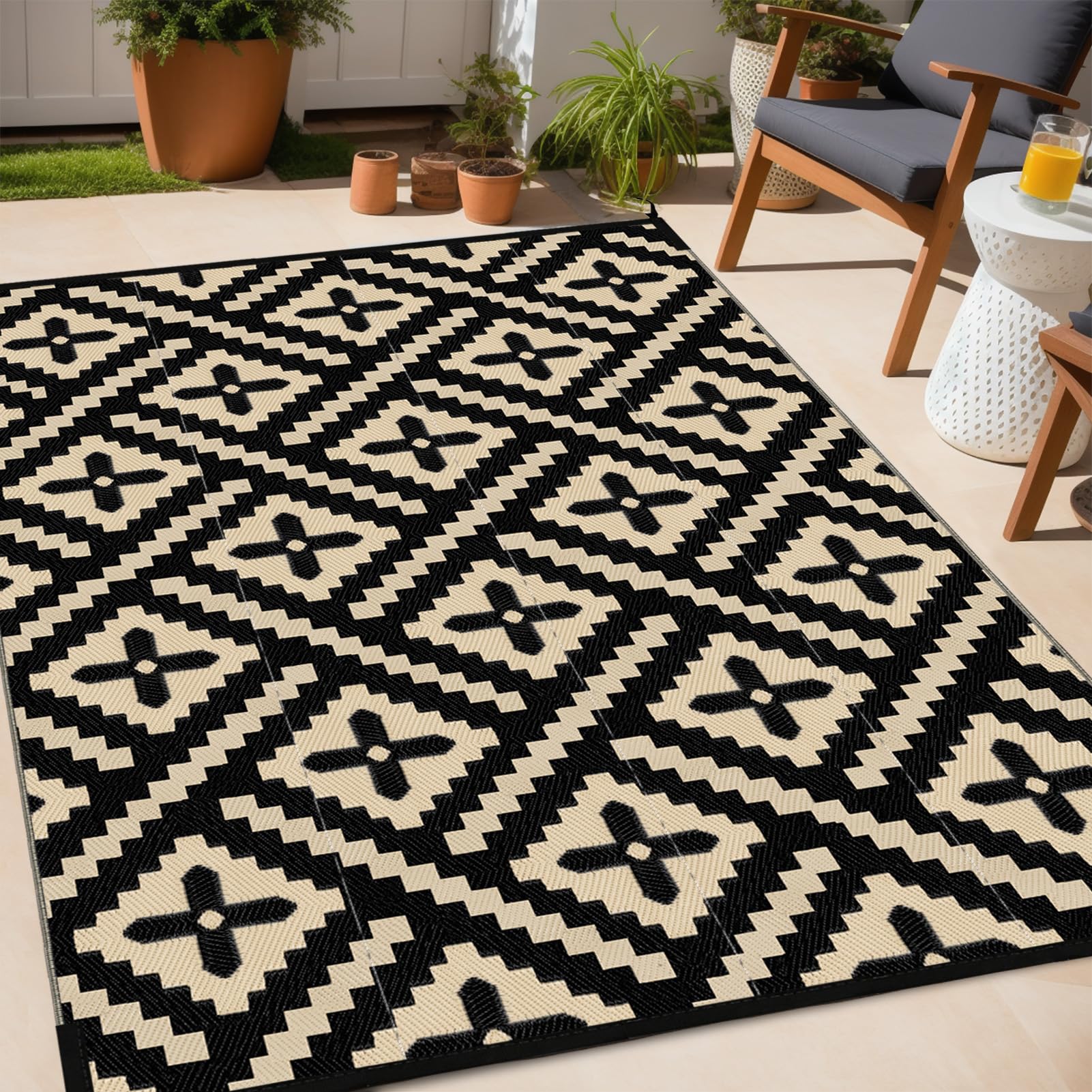 Alfombra de exterior geométrica de paja de plástico, protección UV, alfombra de terraza reversible, lavable, impermeable, para camping, jardín, para balcón, caravana, color negro y beige, 180