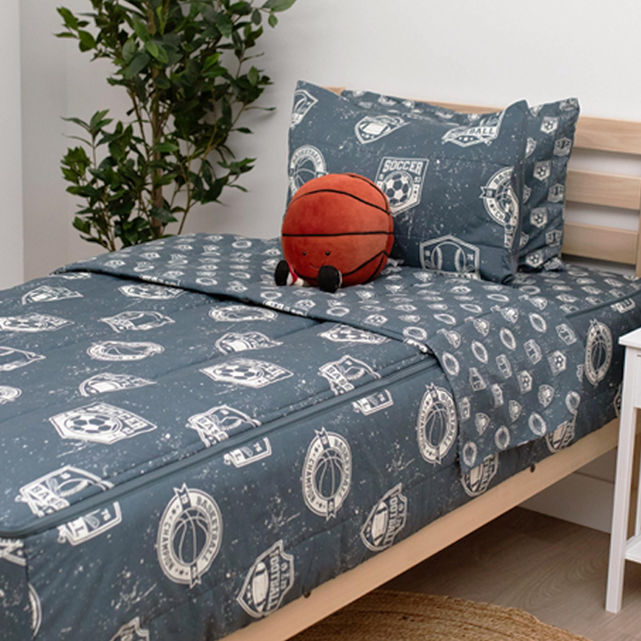 Amazon.com: Beddy's Sports Theme Durable Zipper Bedding for Kids