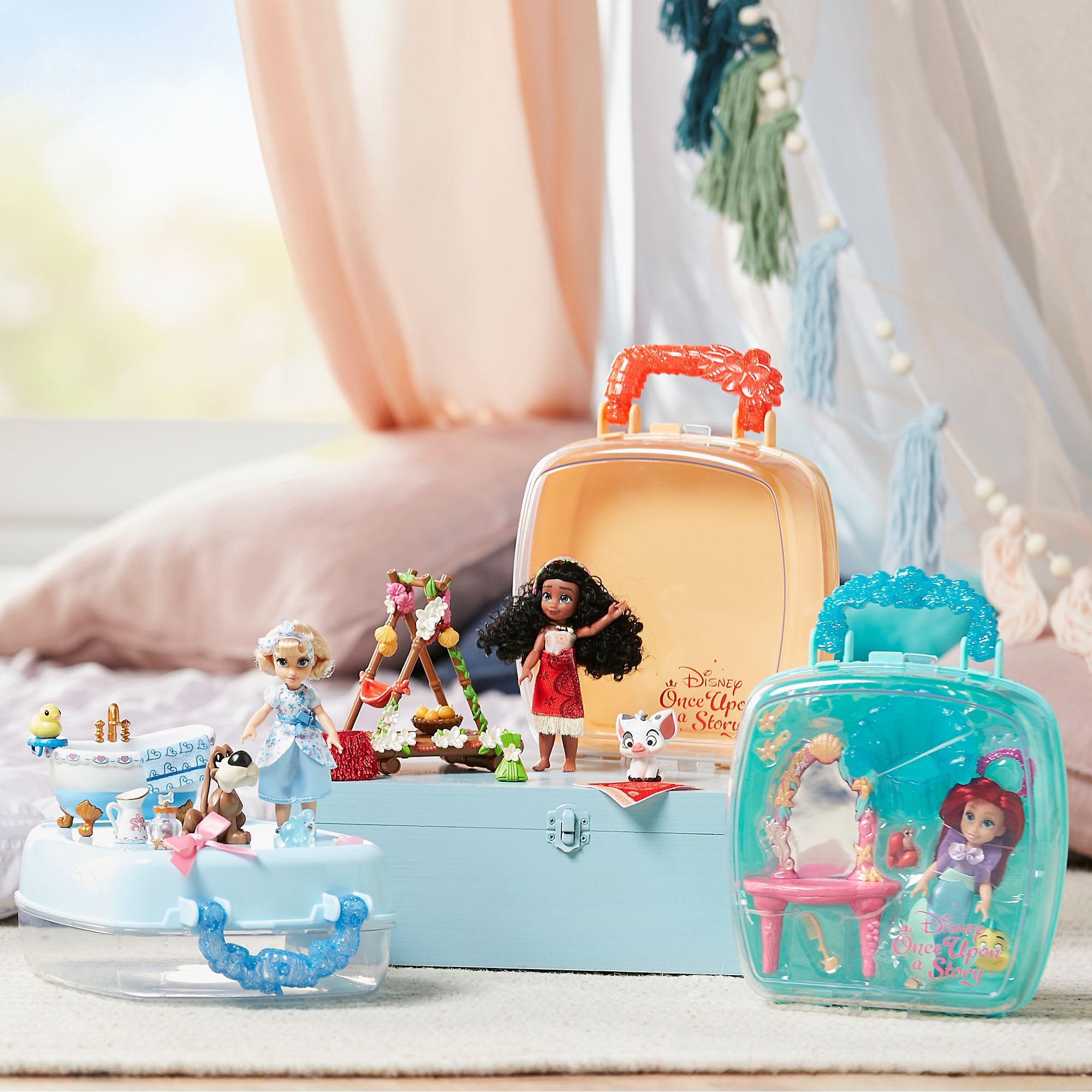 Disney Store Oficial Set de Juego con Minimuñeca de Ariel, La Sirenita, Disney's Once Upon a Story, 9 Piezas, Incluye Figuras de Sebastián y Flounder, para +3 años