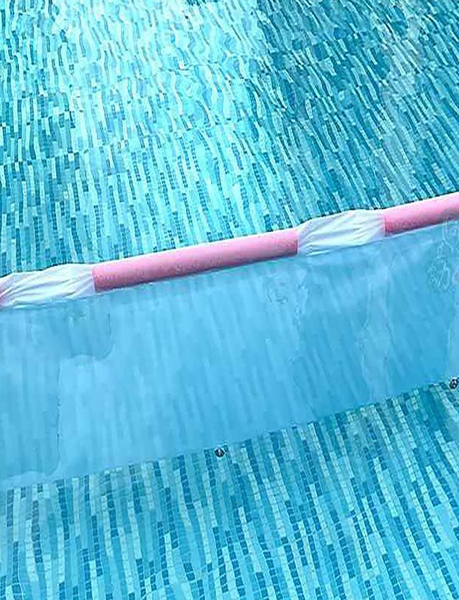 Questo retino Galleggiante per Piscina - retino a Maglia fine per Piccoli detriti, Foglie e Insetti, pulitore Pieghevole e Riutilizzabile per Piscine e parchi Acquatici (L 3 m x H 70 cm)