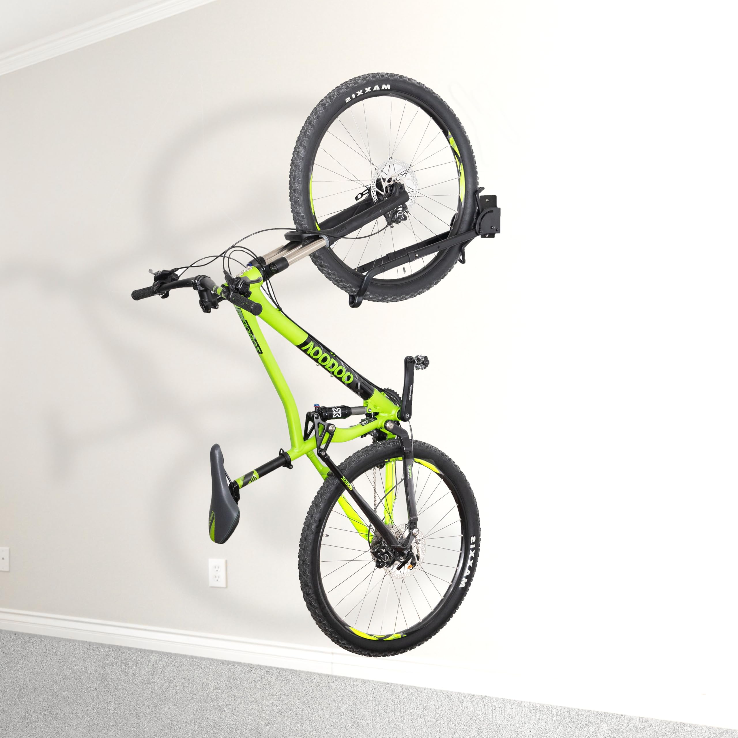 CyclingDeal Fahrrad-Wandhalterung, vertikal, verstellbar, faltbar, für 50,8 cm - 73,7 cm (20 - 29 Zoll) MTB 700C Rennräder Zuhause Garage Lagerung - Max. Reifenbreite 6,1 cm - 1 Packung