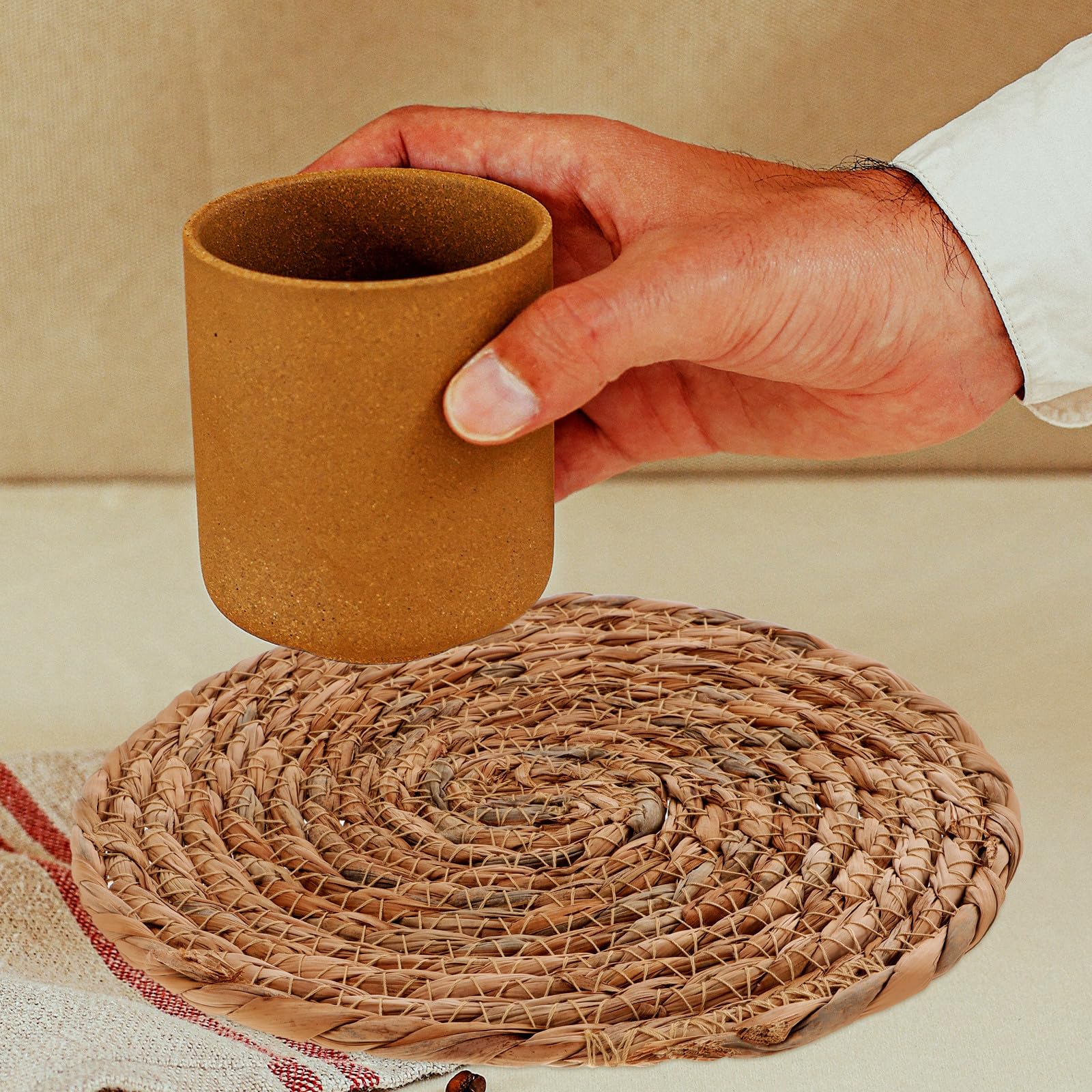 Posavasos de paja con aislamiento térmico, 4 alfombrillas redondas antideslizantes para juegos de té y mesas de comedor, protección perfecta de mesa y decoración