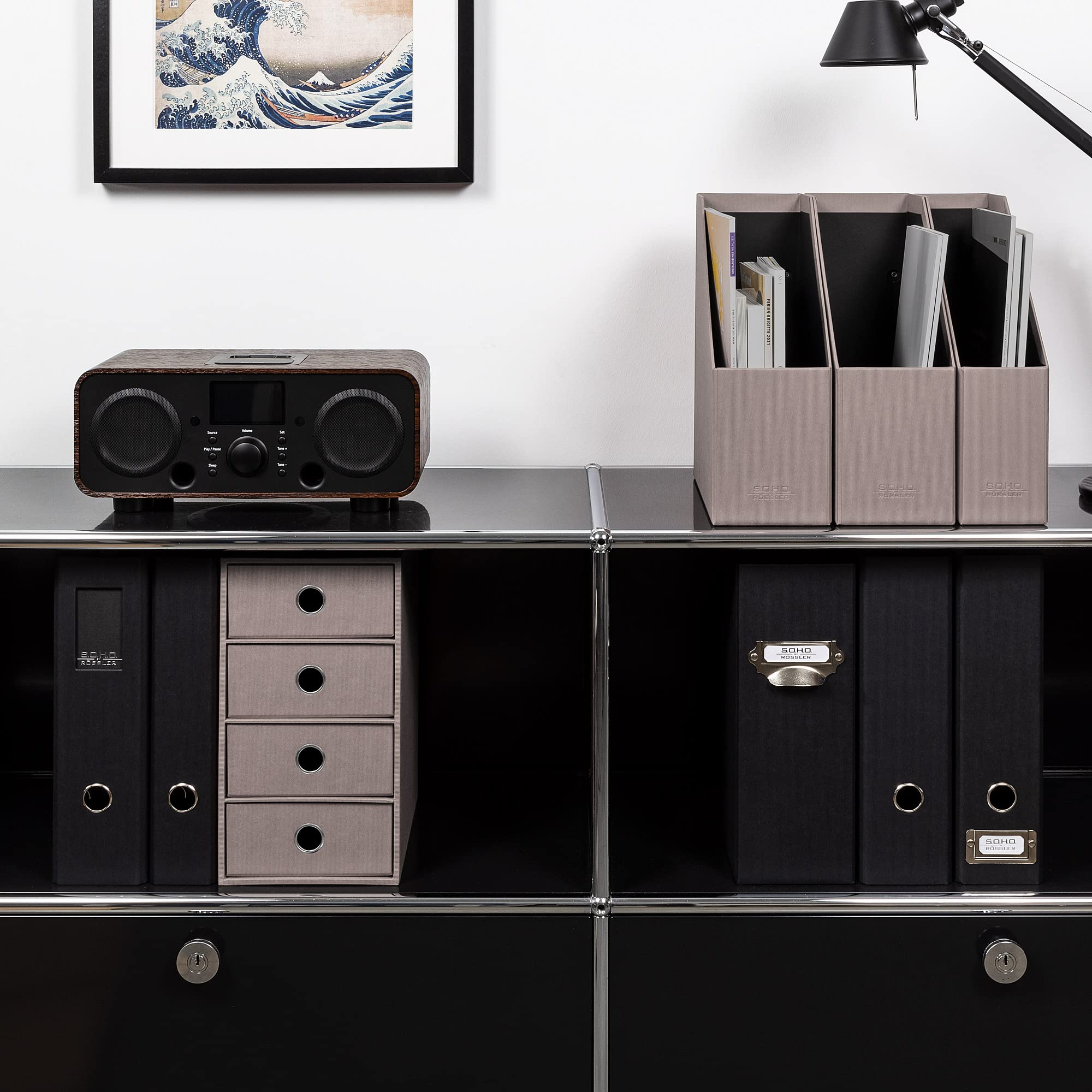 Rössler SOHO Stehsammler A4 | Stehsammler Pappe aus stabilem Karton | Büro Organizer | Schreibtisch Organizer | Zeitschriftenhalter | 315 x 260 x 115 mm | 1 Stück | Farbe: Grau | Taupe (Packung mit 4)