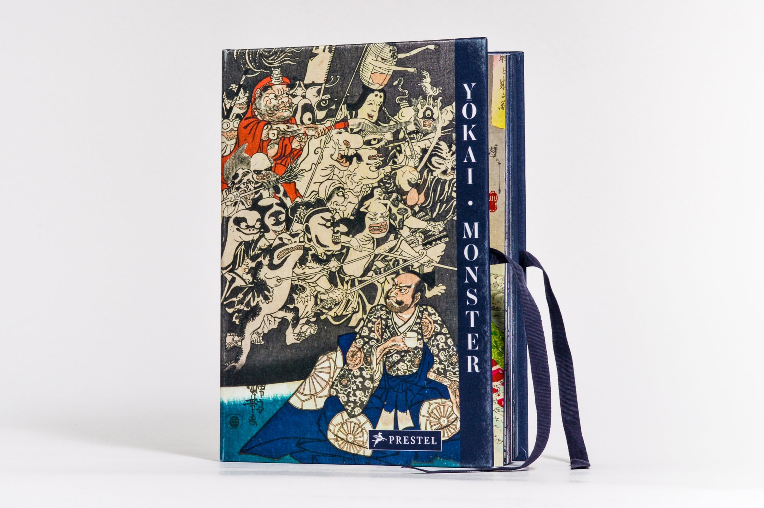 YOKAI MONSTER: in Werken der japanischen Holzschnittkunst - vereint in einer prachtvollen Ausgabe mit Seidenüberzug, schwarzem Farbschnitt und Verschlussbändchen mit japanischer Schlauchbindung