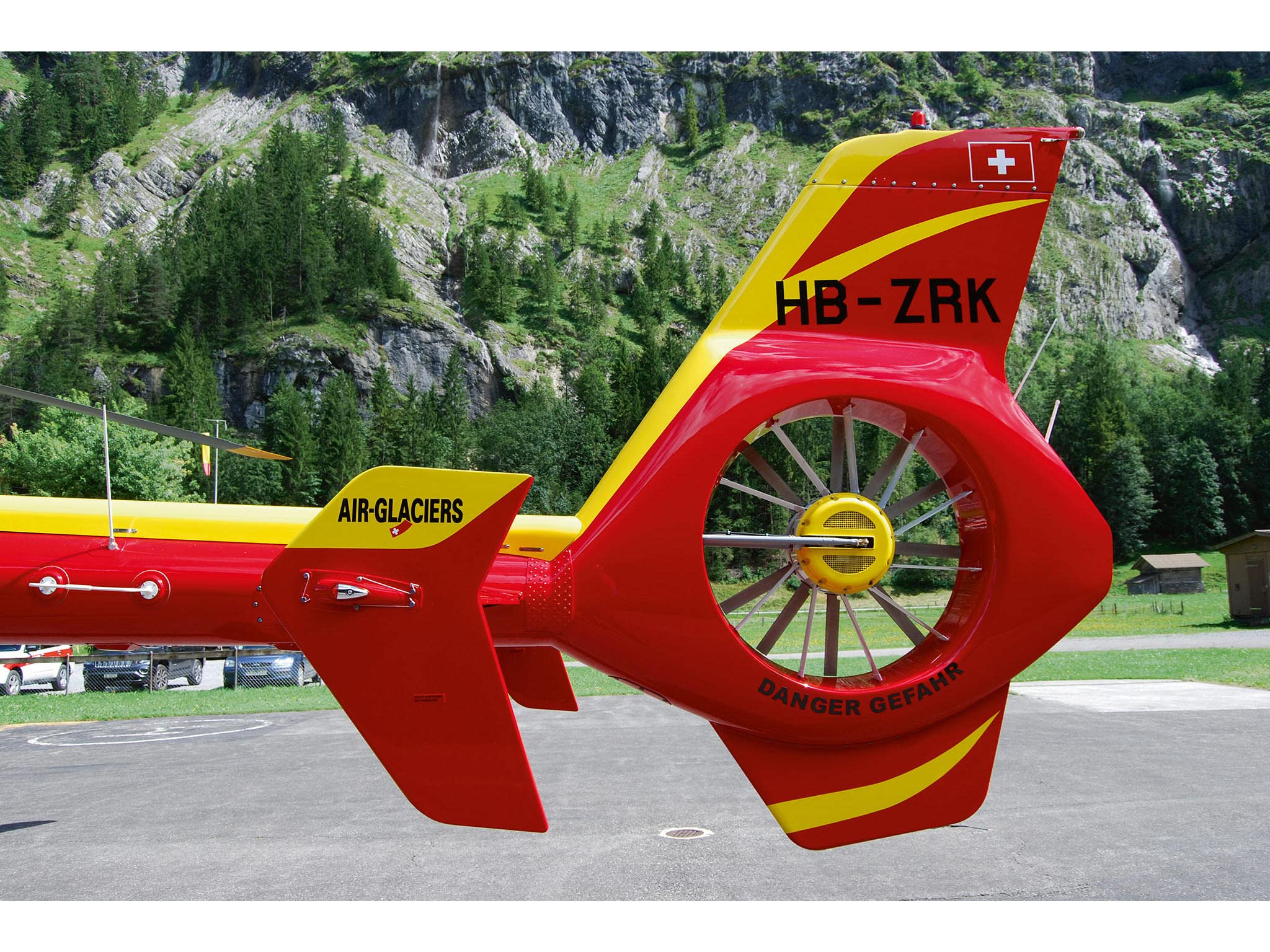 Revell 04986 Airbus Helicopters EC135 Air-Glaciers 1:72 Scale Unbuilt/Unpainted Plastic Model Kit, Red, White, 14.3 cm x 14 cm - Image 4