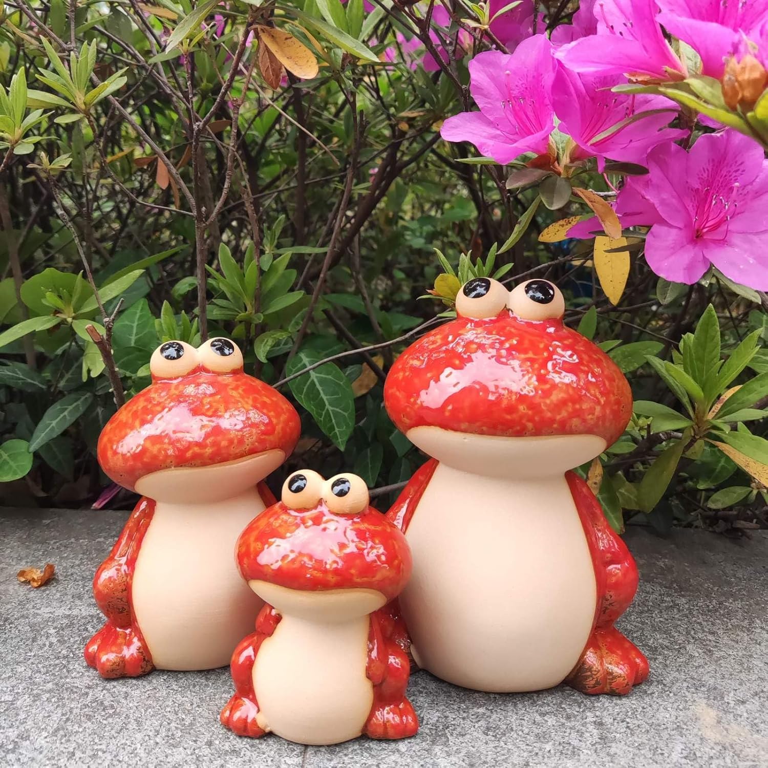 Frog Statues for Garden, Ceramic Frog Garden Decor for Outside, Cute Outdoor Yard Decorations Set of 3, Yard Decorations Gifts for Women, Mom, Grandma, Family and Friends(Red)