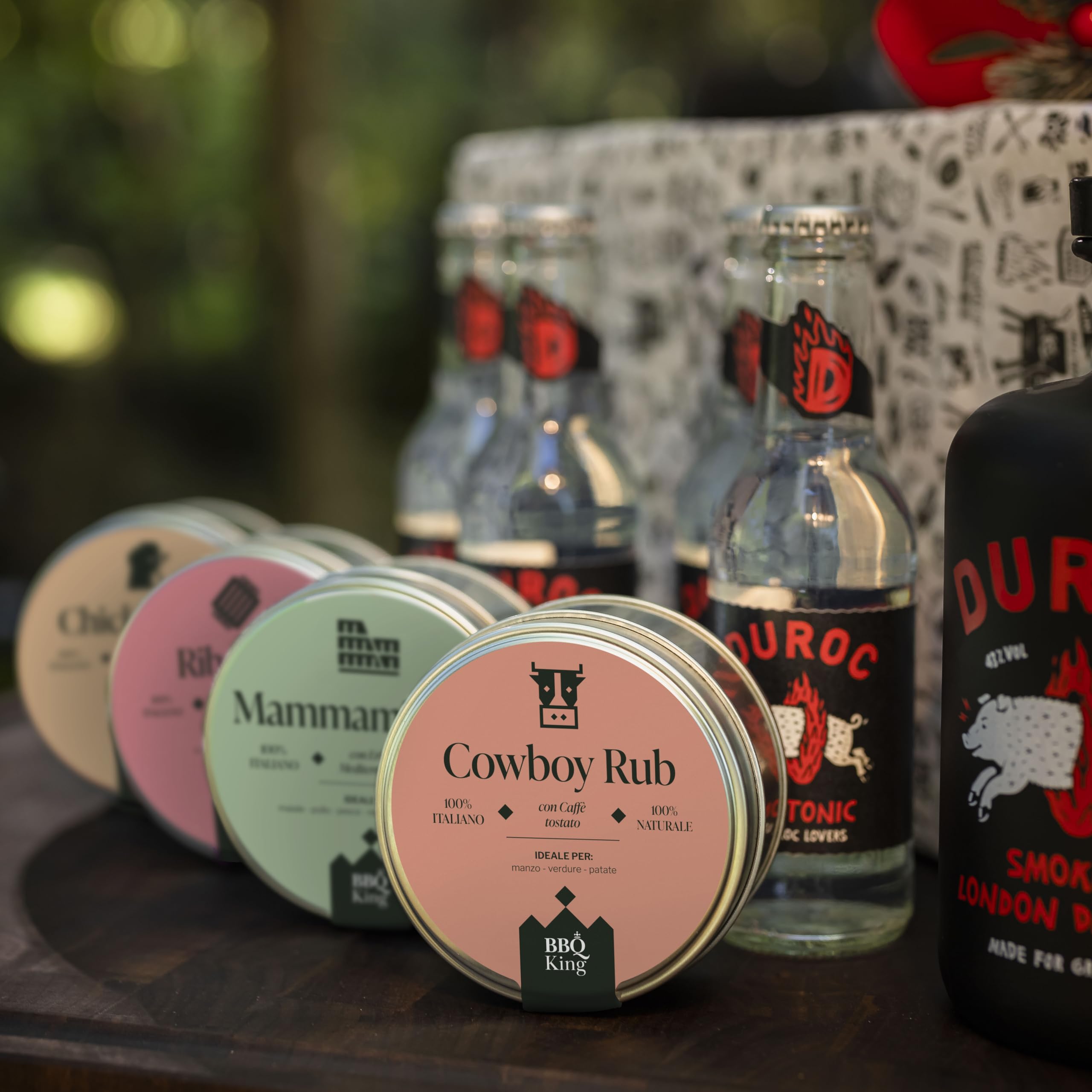 Duroc, Christmas Box Gin, Scatola Regalo per Natale Ottima come Idea Regalo, Combo Gin da 700ml 43% Vol e Toniche + Selezione di 4 Miscele di Spezie Bbq King, Made for Grillers