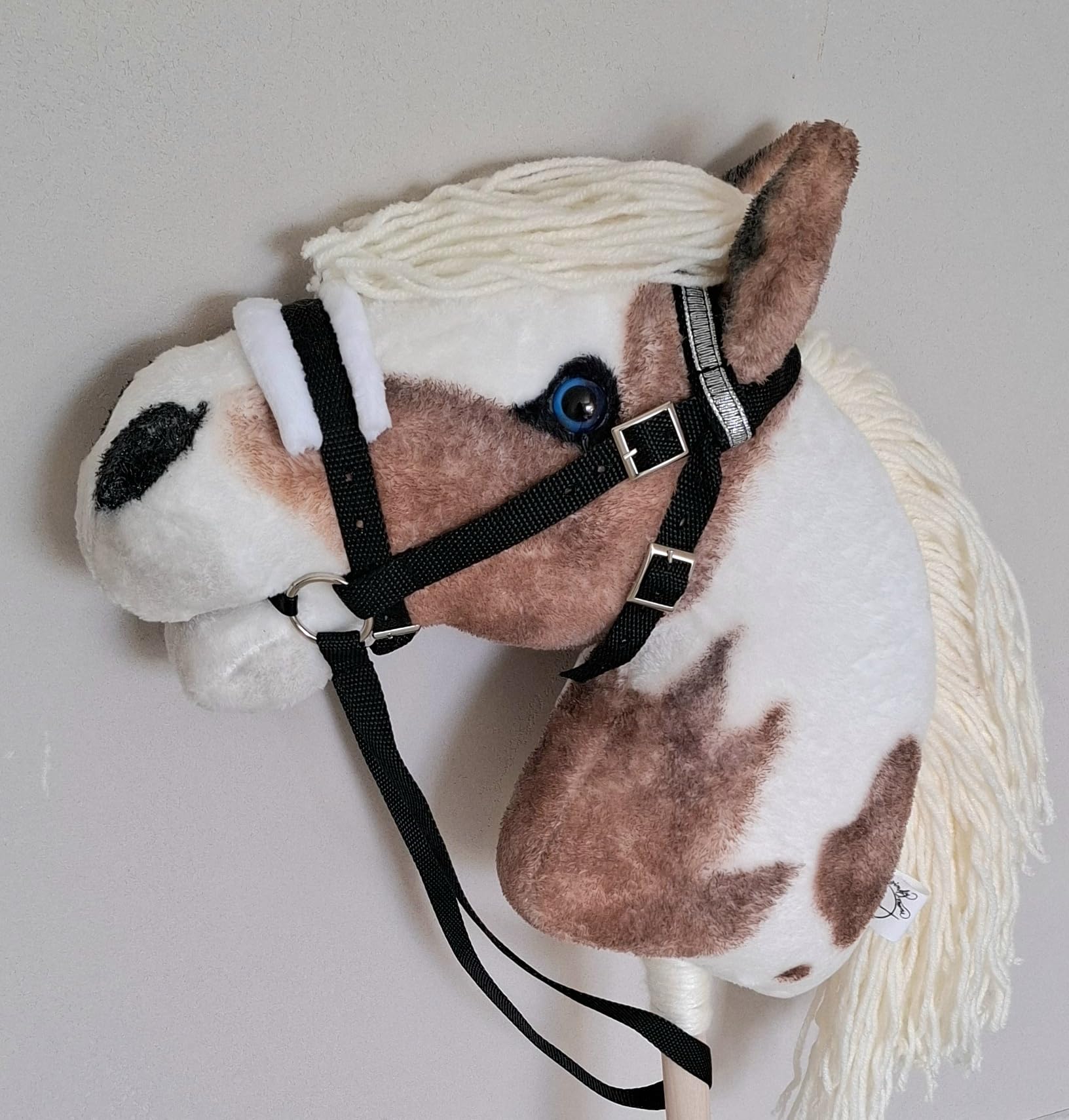 Generisch Hobby Horse Pferd Pinto | Paint Steckenpferd Großes A3 | Abnehmbare Trense & Lange Mähne | Stockpferd mit Zubehör