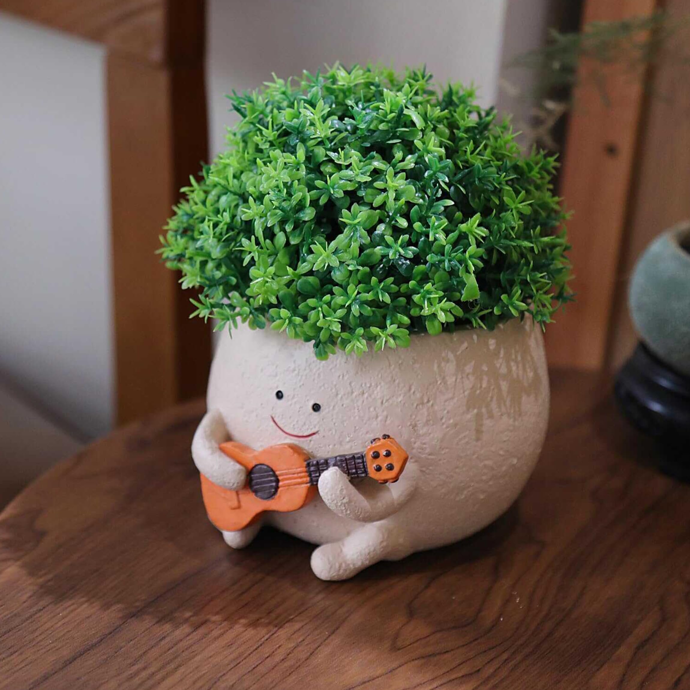 Latemeia Cute Plant Pots, Resin Cute Face Planter With Guitar, Funny Plant Pots With Drainage Holes For Desks, Windowsills, Garden Patios Indoor Outdoor Decor, White, Ornaments extérieurs