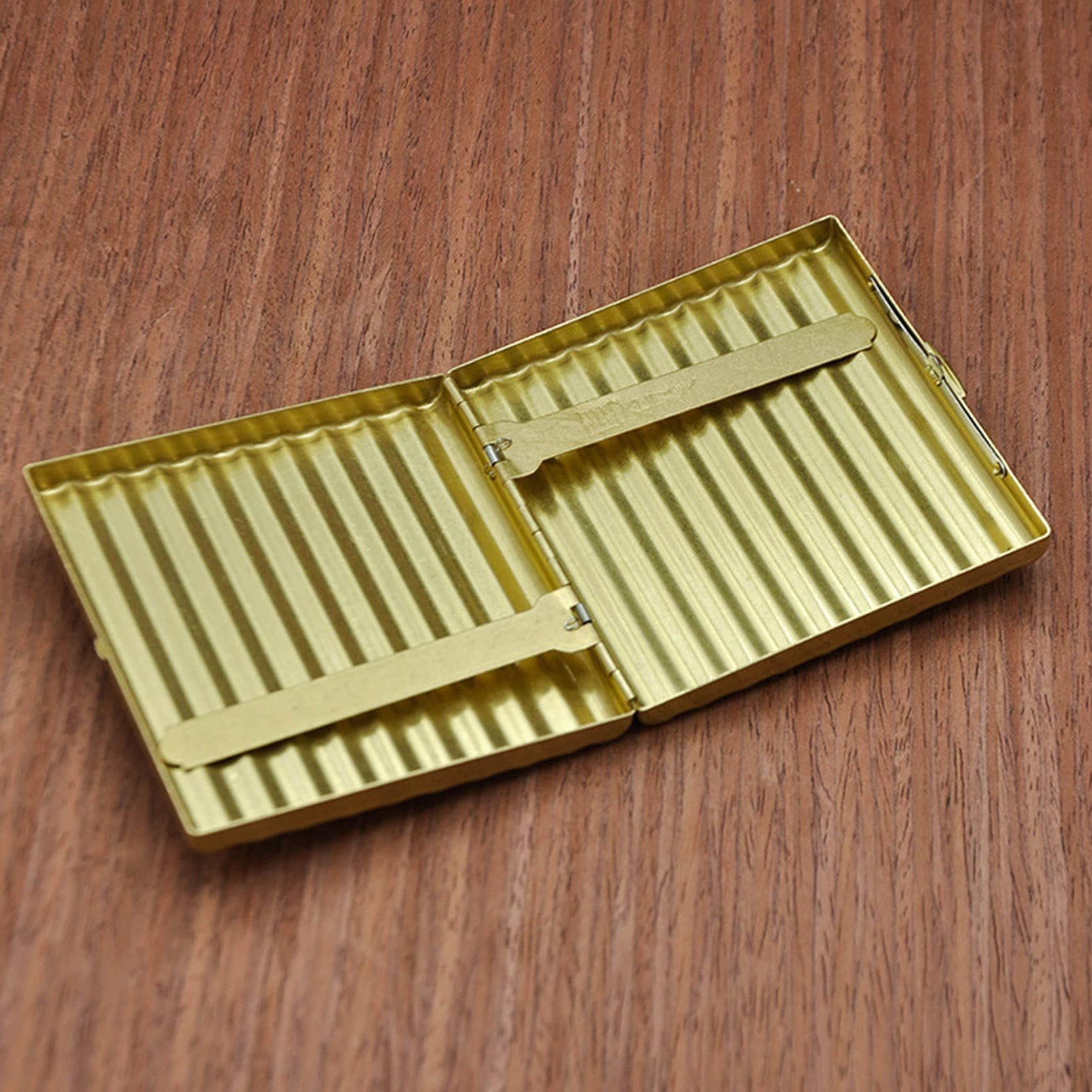 Etui na papierosy z mosiądzu， faliste etui na papierosy， starannie dobrane materiały， wyrafinowane wykonanie， lekkie i łatwe do przenoszenia， mieści 20，B-85 * 88 * 18mm