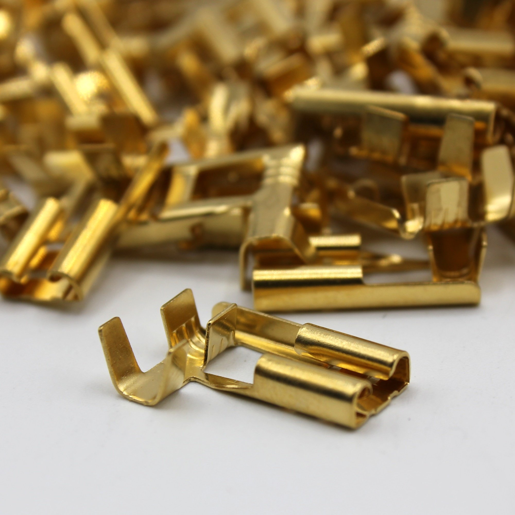 Produktbild von 100 Flachstecker 6,3 Mm – Unisoliert, Blank, Aus Messing – 0,5–1,5 Mm² – Männliche Kabelschuhe Für Elektrik-Reparaturen