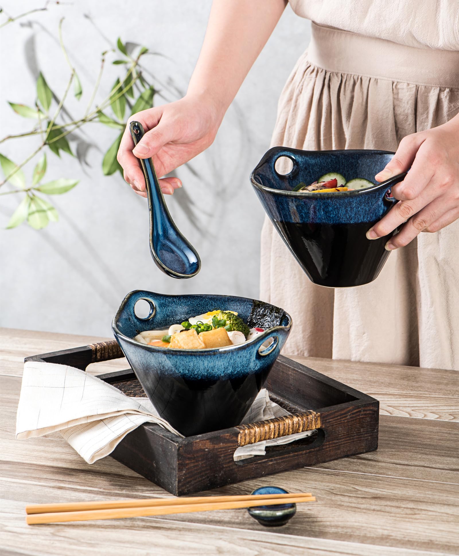 Henten Home Miski do zupy, japońska miska do ramenu, 2 x 900 ml, porcelanowe miski z łyżką, pałeczki, Asiatique Ramen, zestaw 2 misek do makaronu azjatyckiego Udon Soba Pho, niebieskie, 850 ml