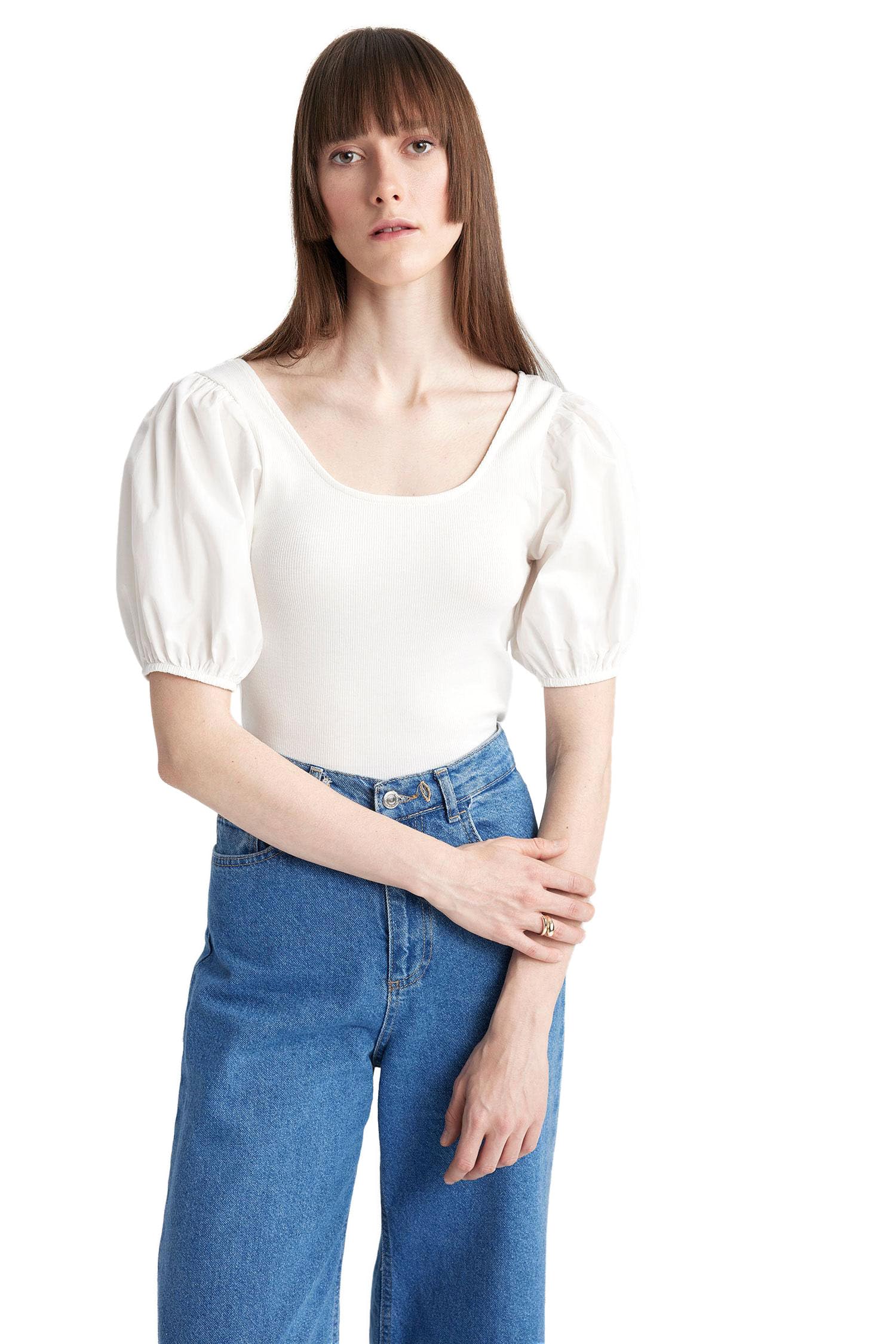 Kadın Slim Fit Kare Yaka Kısa Kollu Tişört
