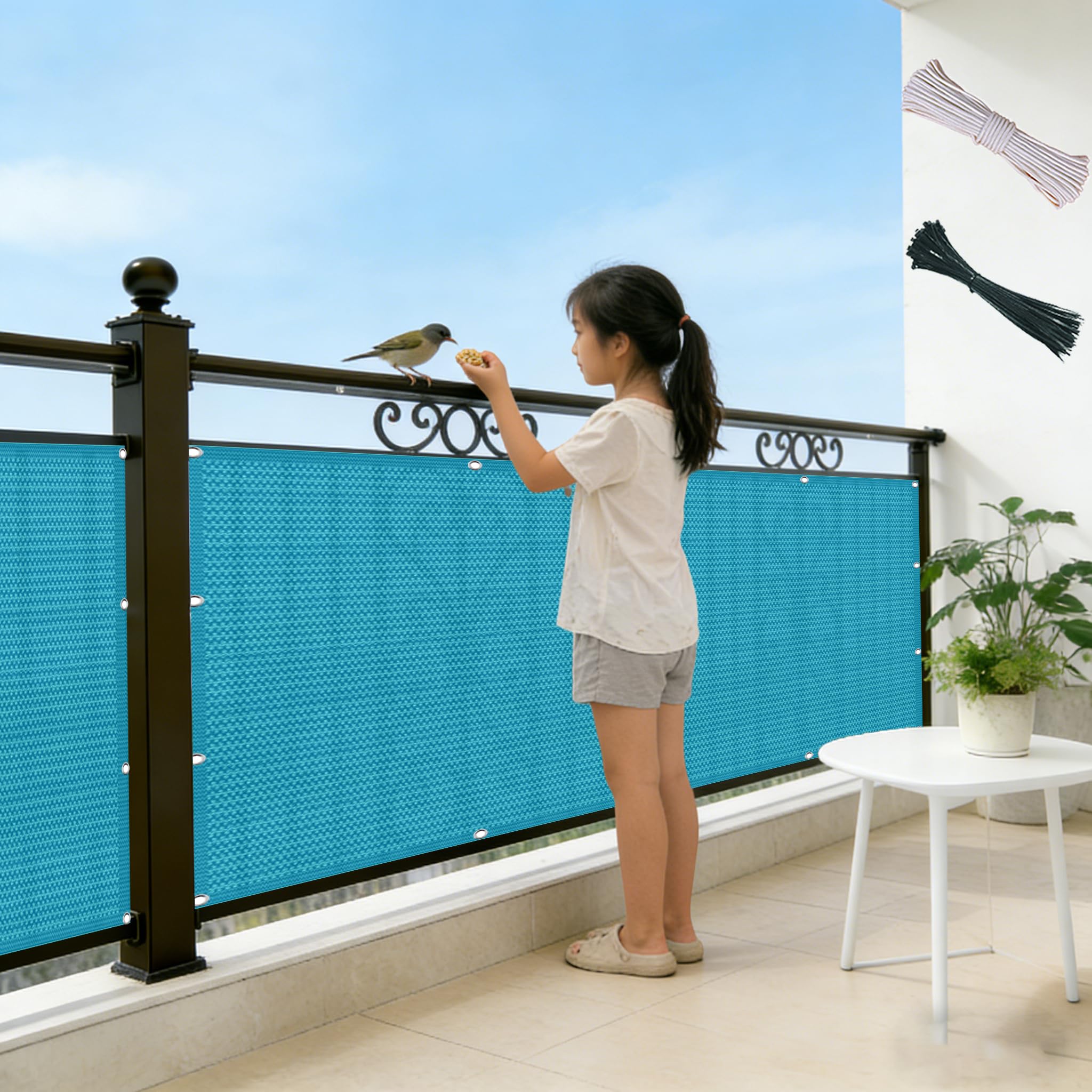 Protection vent et soleil pour balcon grâce au brise-vue en toile HDPE bleue résistante