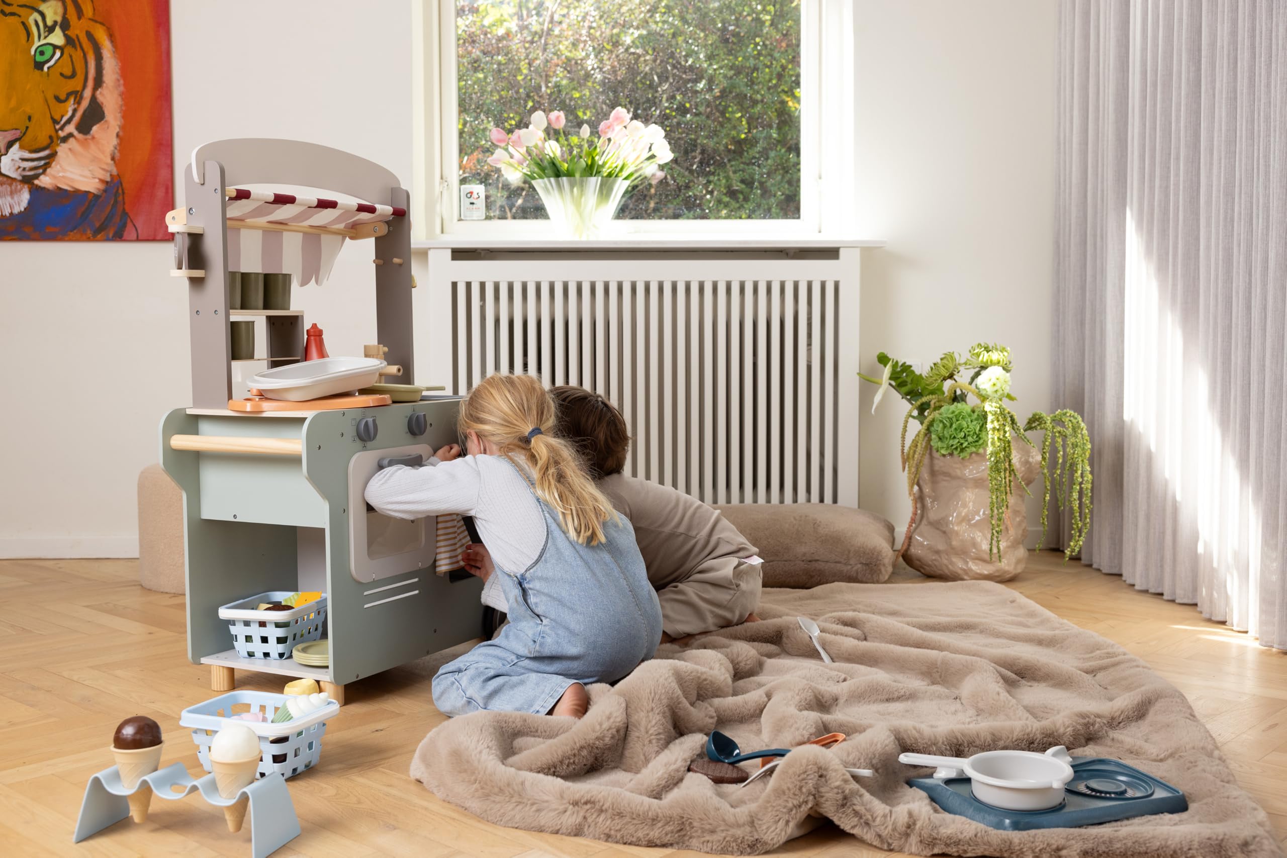 Dantoy Street Food Wagen Holz Imbisswagen Playful Wood mit Rollen Streifenrollo Ofen Waschbecken Kochplatte für Kinderküchen und fantasievollen Spielen